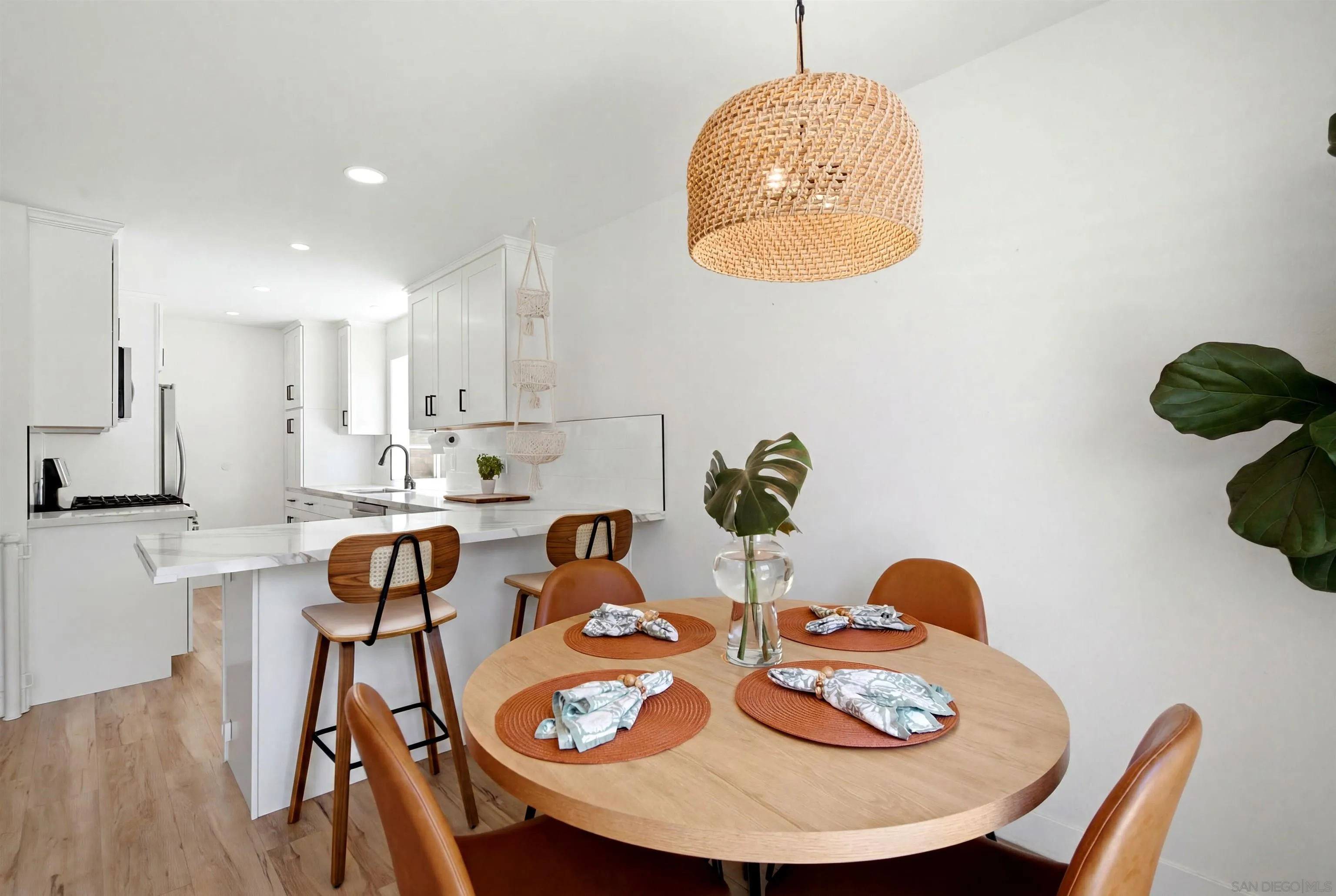 https://cdn.realtyfeed.com/cdn/127/260017408/22b4bcfc335729cdbfe1fec7635621fb.webp