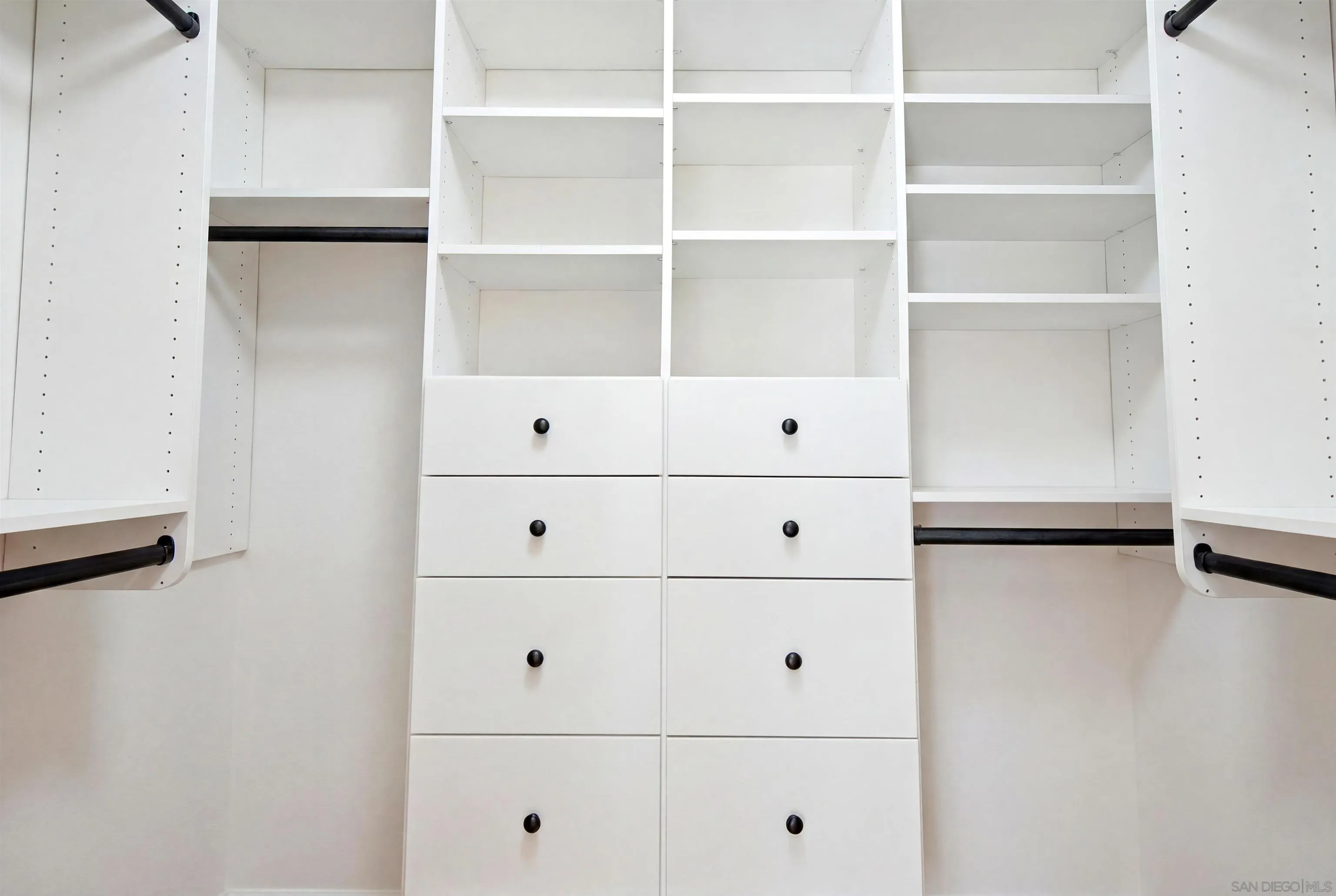 https://cdn.realtyfeed.com/cdn/127/260017408/3d3cd120442df904a982374942c8fe36.webp