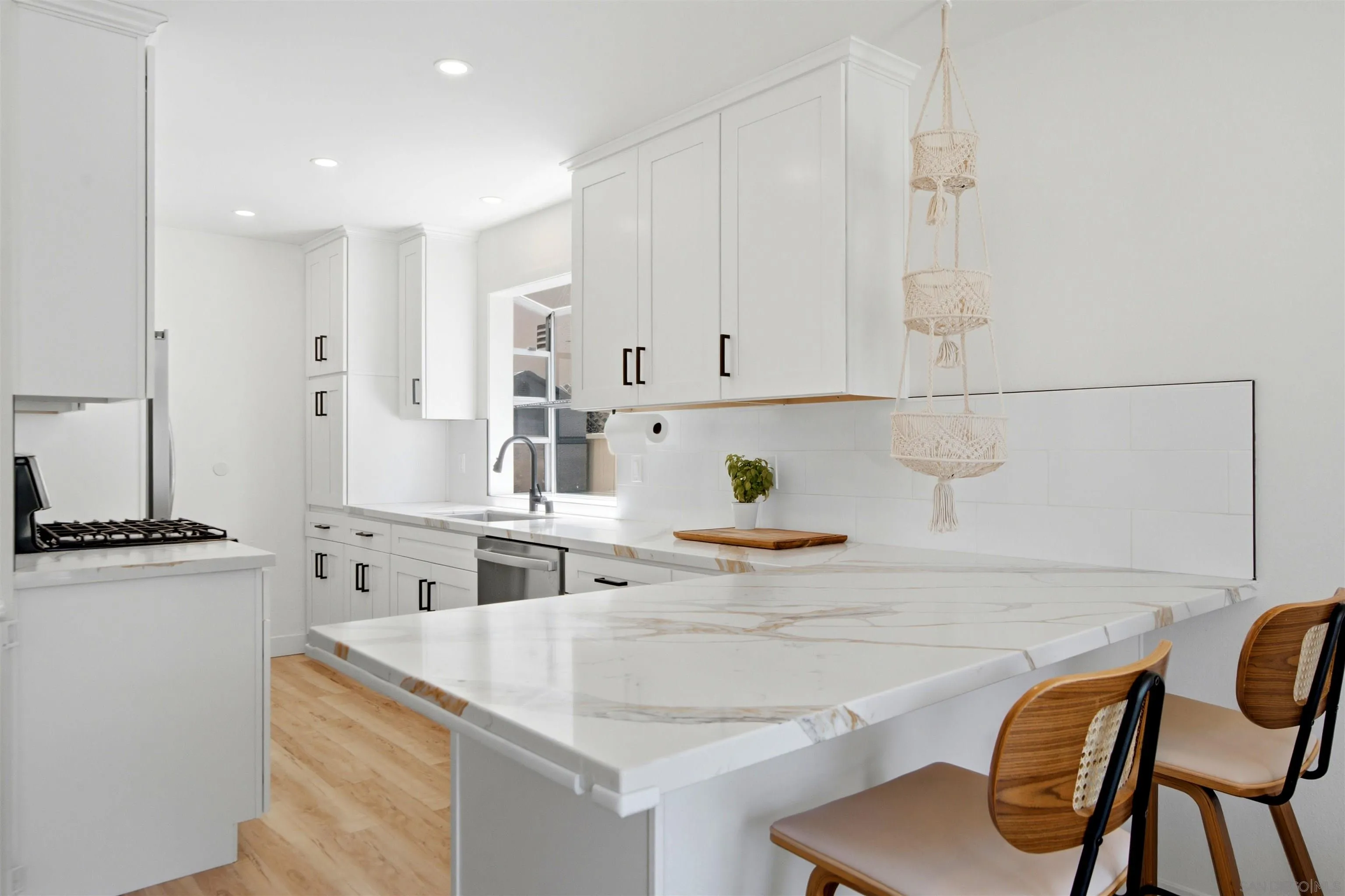 https://cdn.realtyfeed.com/cdn/127/260017408/ec81a694272b2303112484e903362d4b.webp