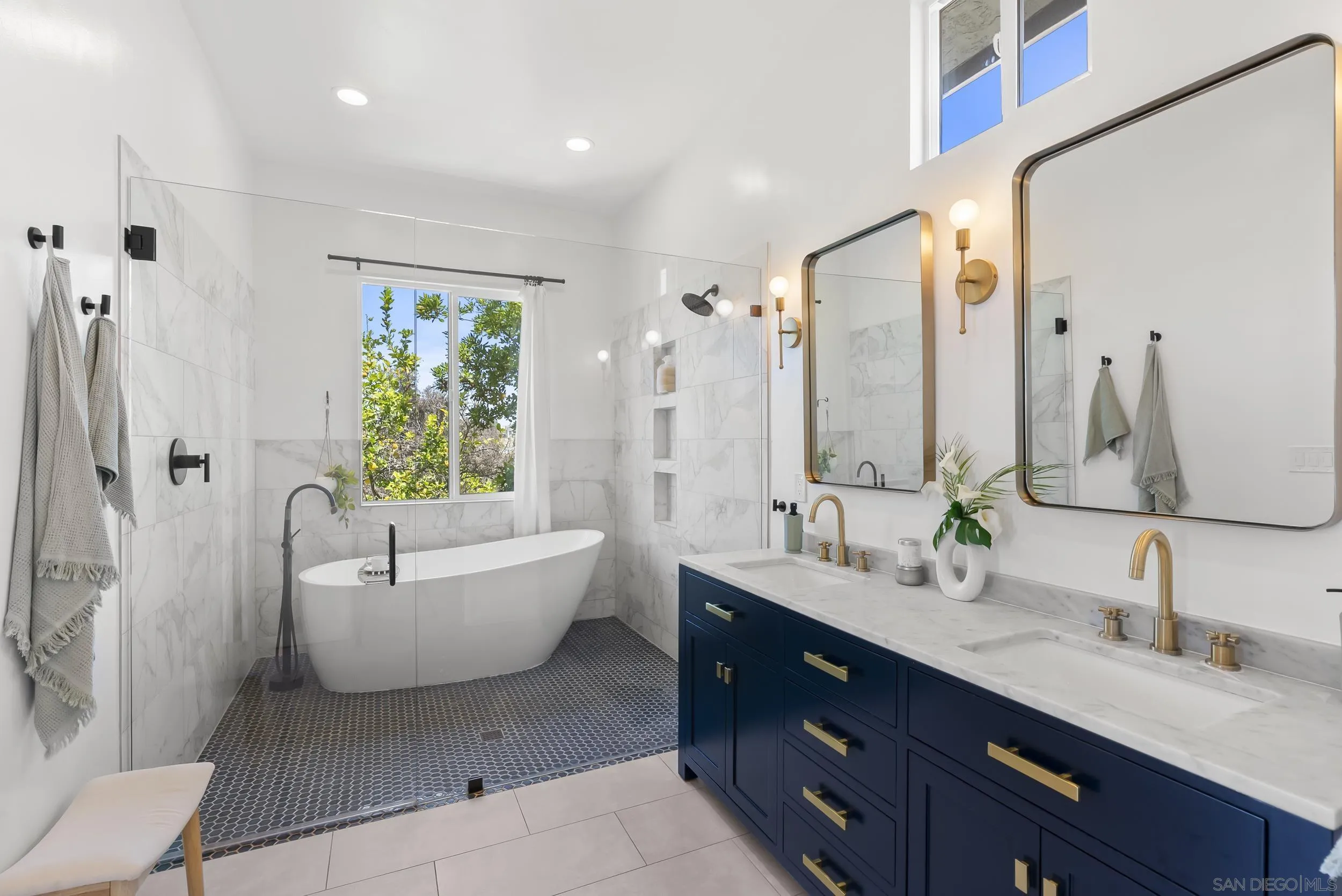 https://cdn.realtyfeed.com/cdn/127/260017413/7ba928b02e863b98b1abaf584af8ec7e.webp