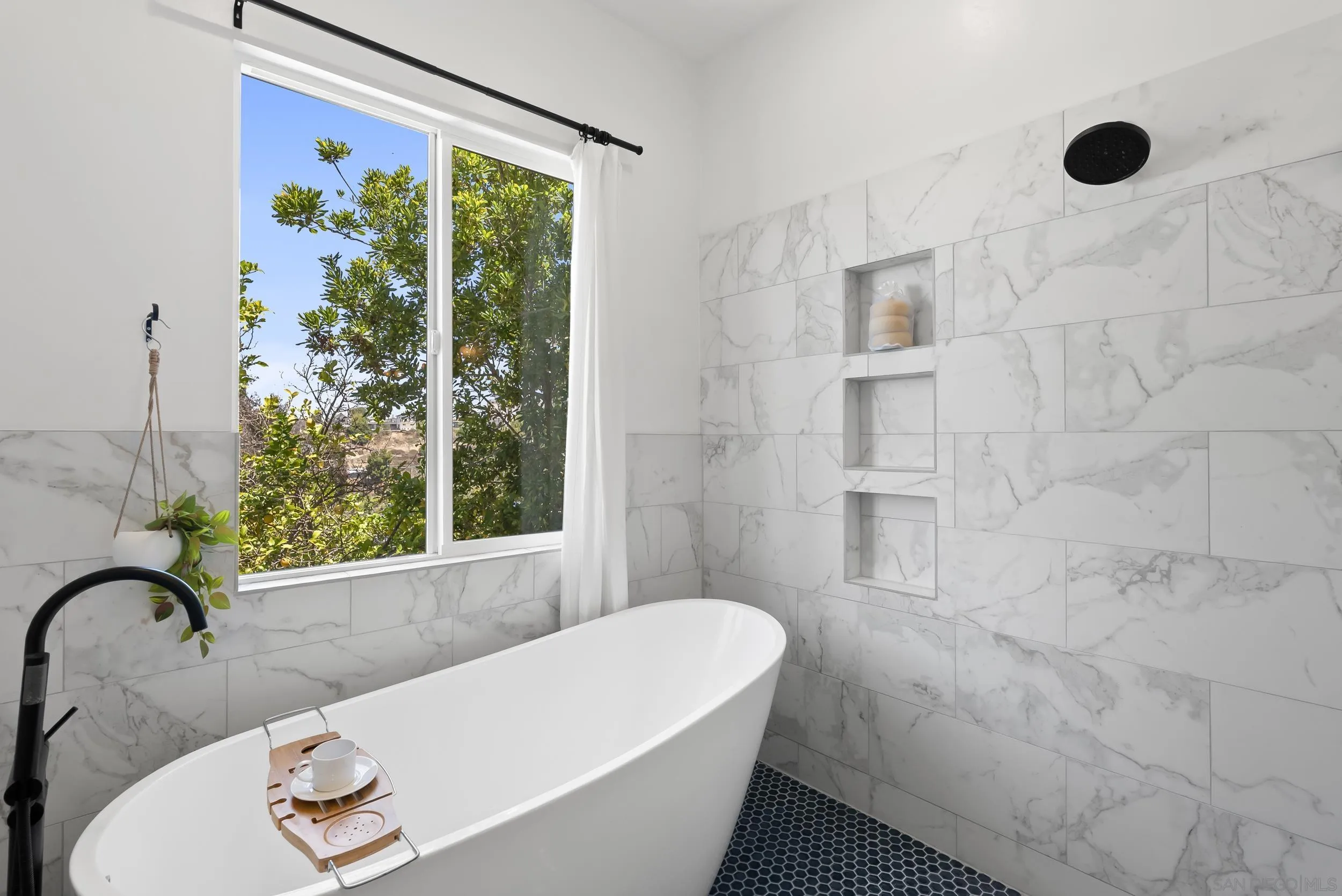 https://cdn.realtyfeed.com/cdn/127/260017413/c1169b708fa64cf5faccd596150cb3cf.webp