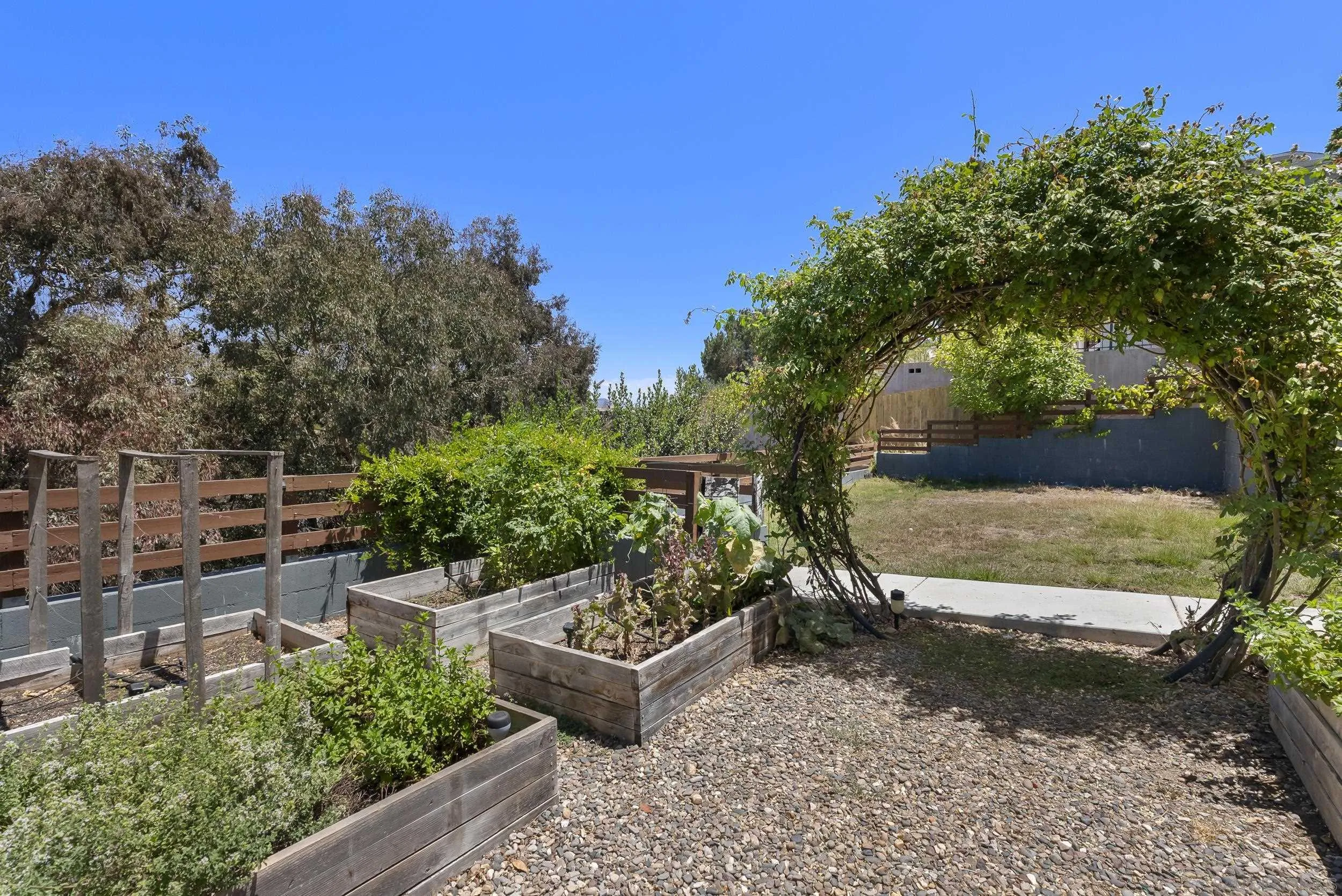 https://cdn.realtyfeed.com/cdn/127/260017413/df541e8d41af485544243db8a5a59d8d.webp
