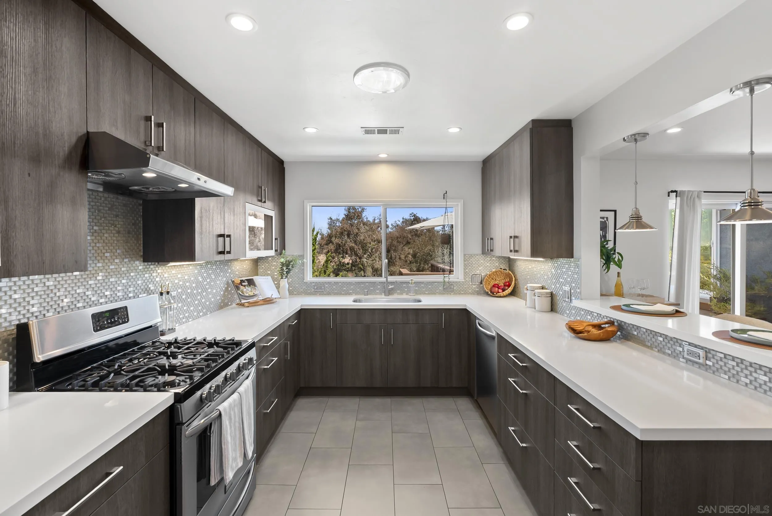 https://cdn.realtyfeed.com/cdn/127/260017413/dfaf5e54622147b3d5b8a4101b3d625f.webp
