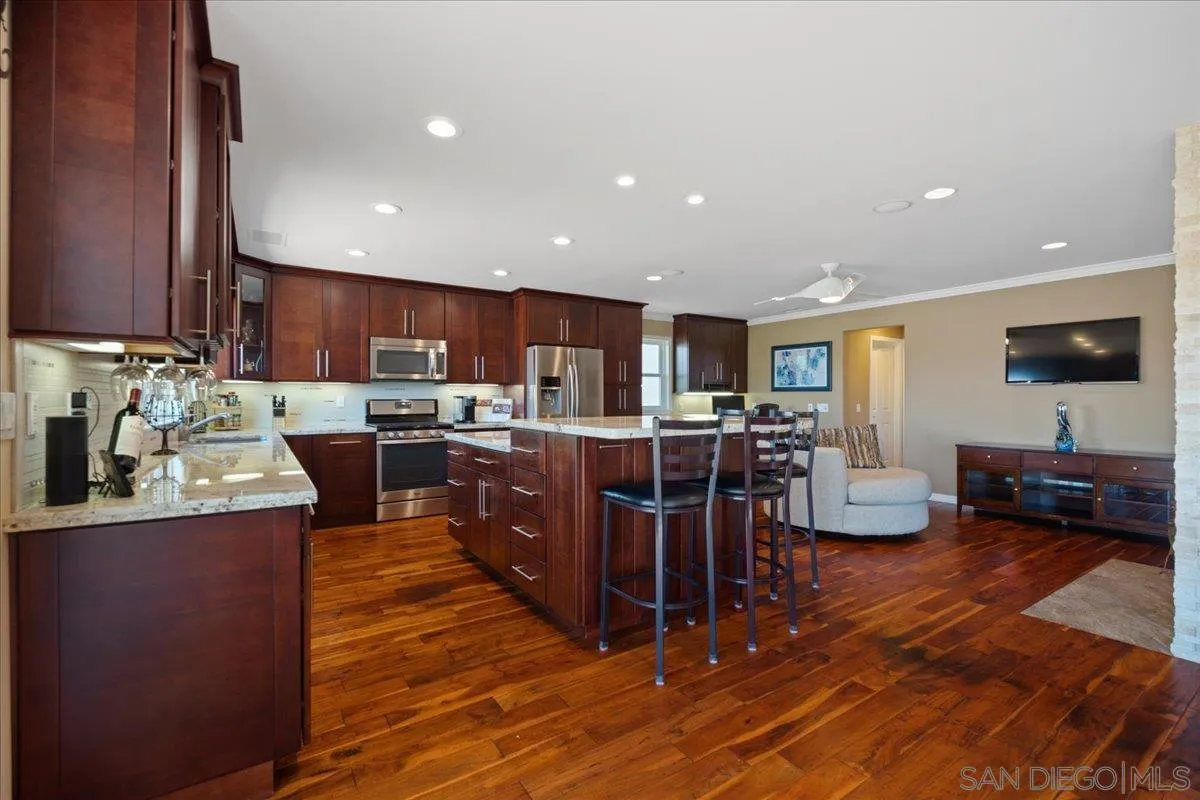 https://cdn.realtyfeed.com/cdn/127/260017416/0ea6708c7b82df74140d0f898162ca19.webp
