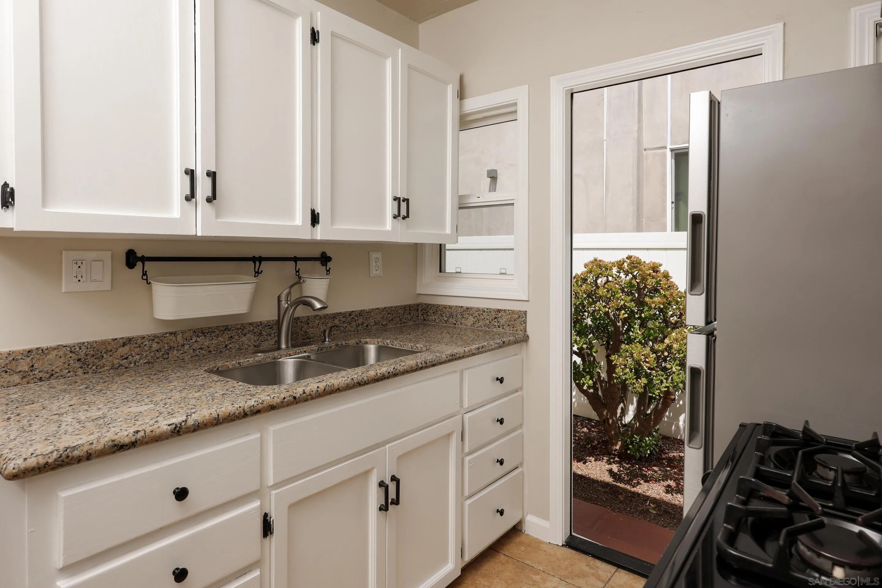 https://cdn.realtyfeed.com/cdn/127/260017418/0dbbb3386c4a6b62e4bd3142dc31b1b2.webp