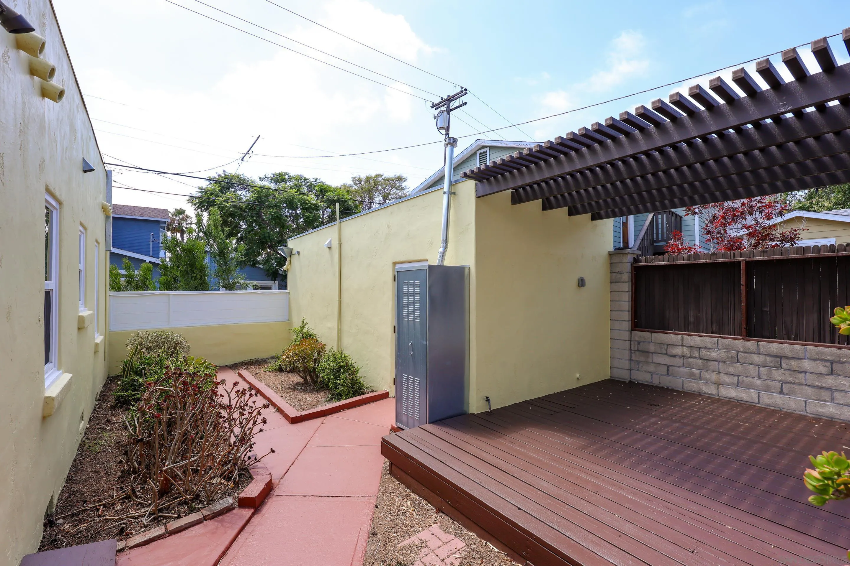 https://cdn.realtyfeed.com/cdn/127/260017418/0e0847508822e64b8ea5d30fdea1d90a.webp