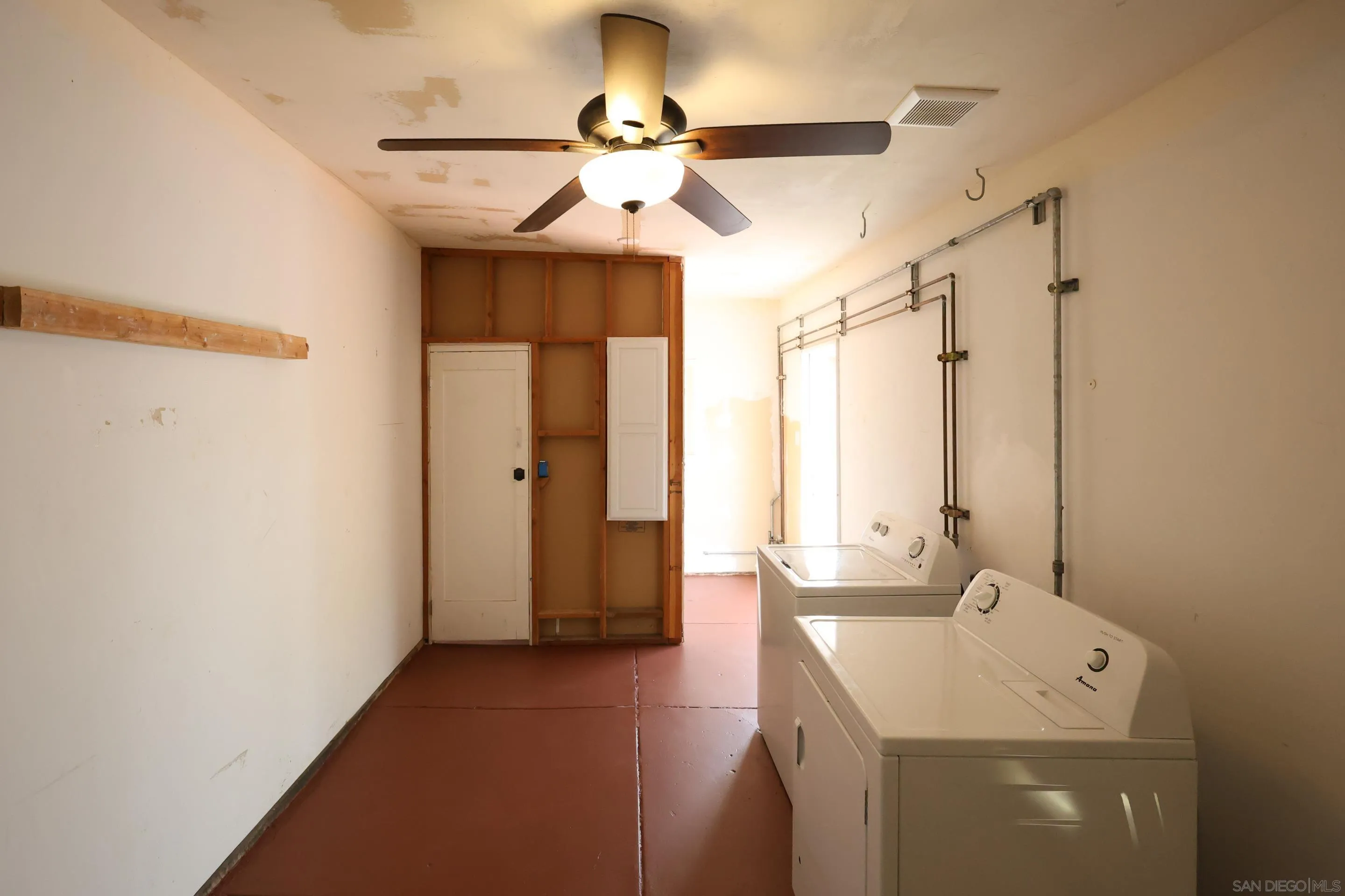 https://cdn.realtyfeed.com/cdn/127/260017418/63c48a337bf2f48e69a0cf6340fcbc45.webp