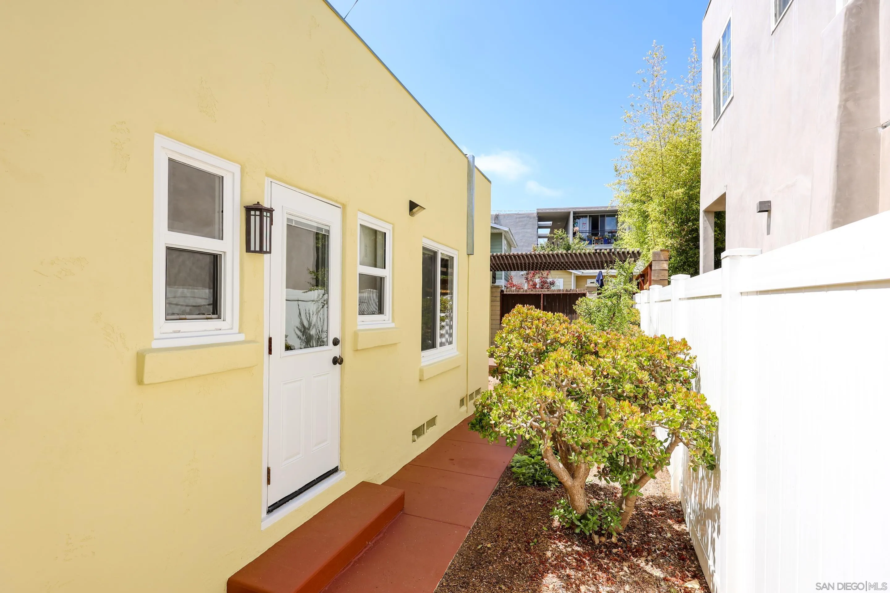 https://cdn.realtyfeed.com/cdn/127/260017418/67c2aa0e2a53e2b94614df19c4c4e486.webp