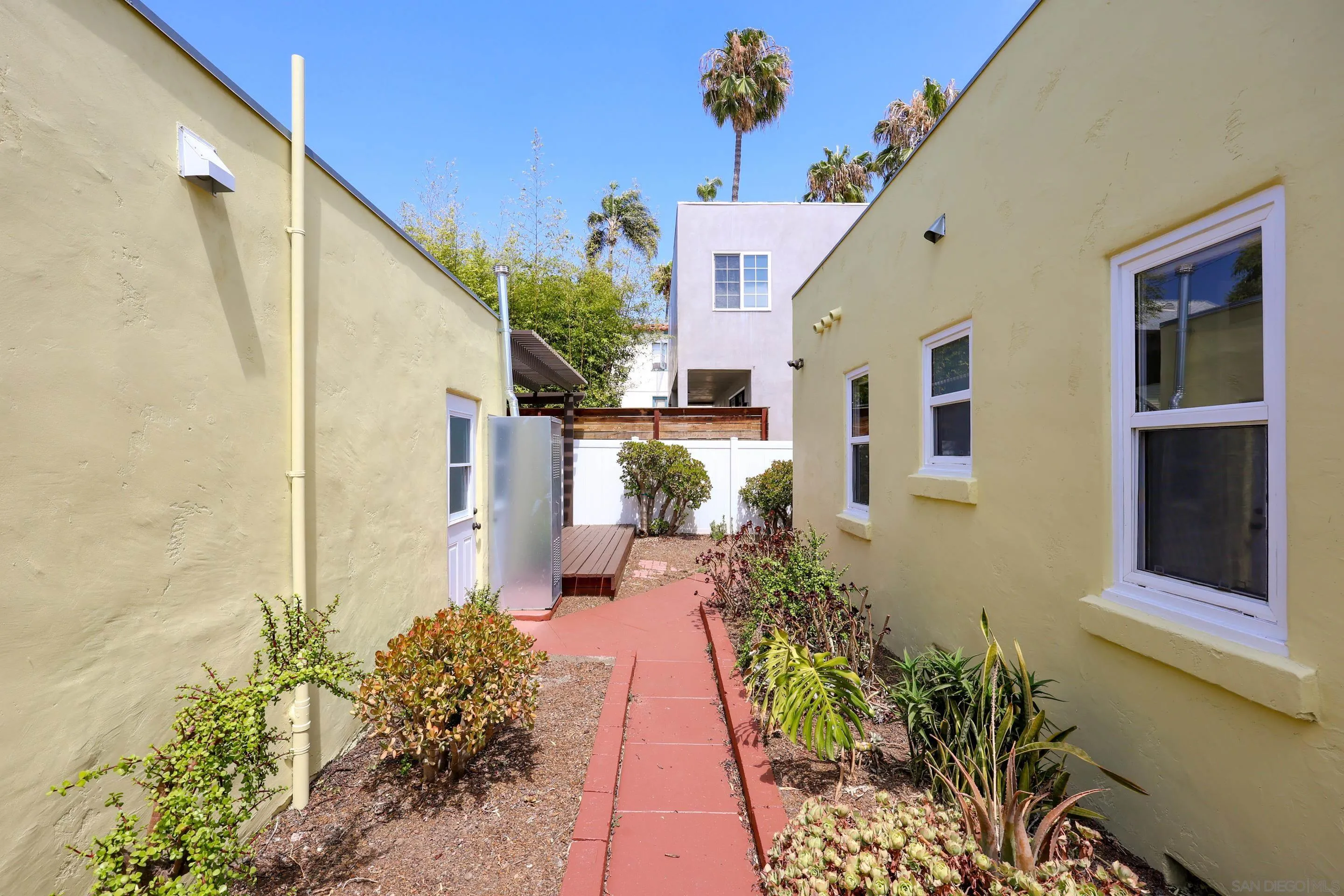https://cdn.realtyfeed.com/cdn/127/260017418/984c731394f038a6ba0eee92a77b93ee.webp
