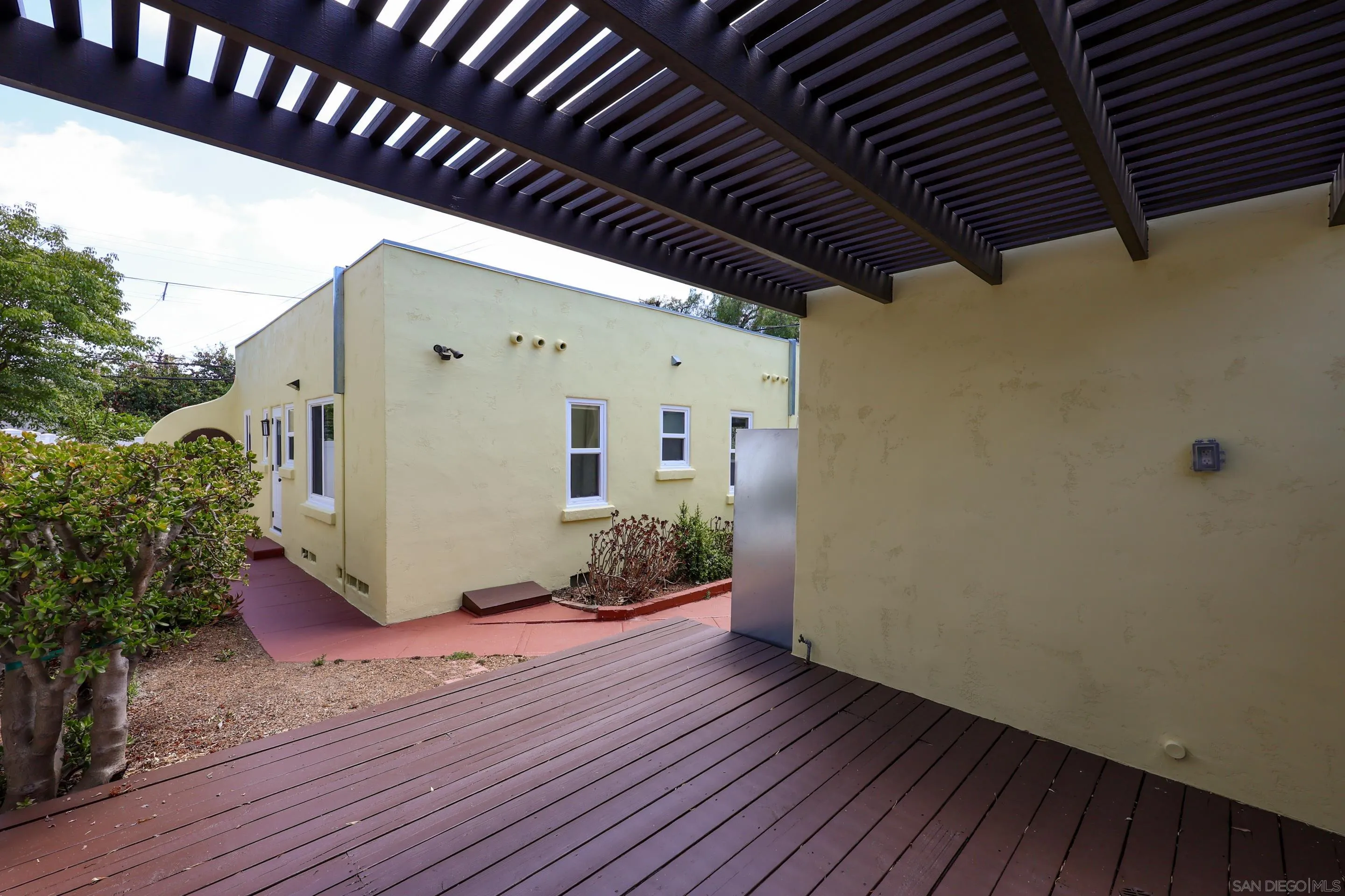 https://cdn.realtyfeed.com/cdn/127/260017418/ad9df7489fead272d13cf2e8226314fa.webp
