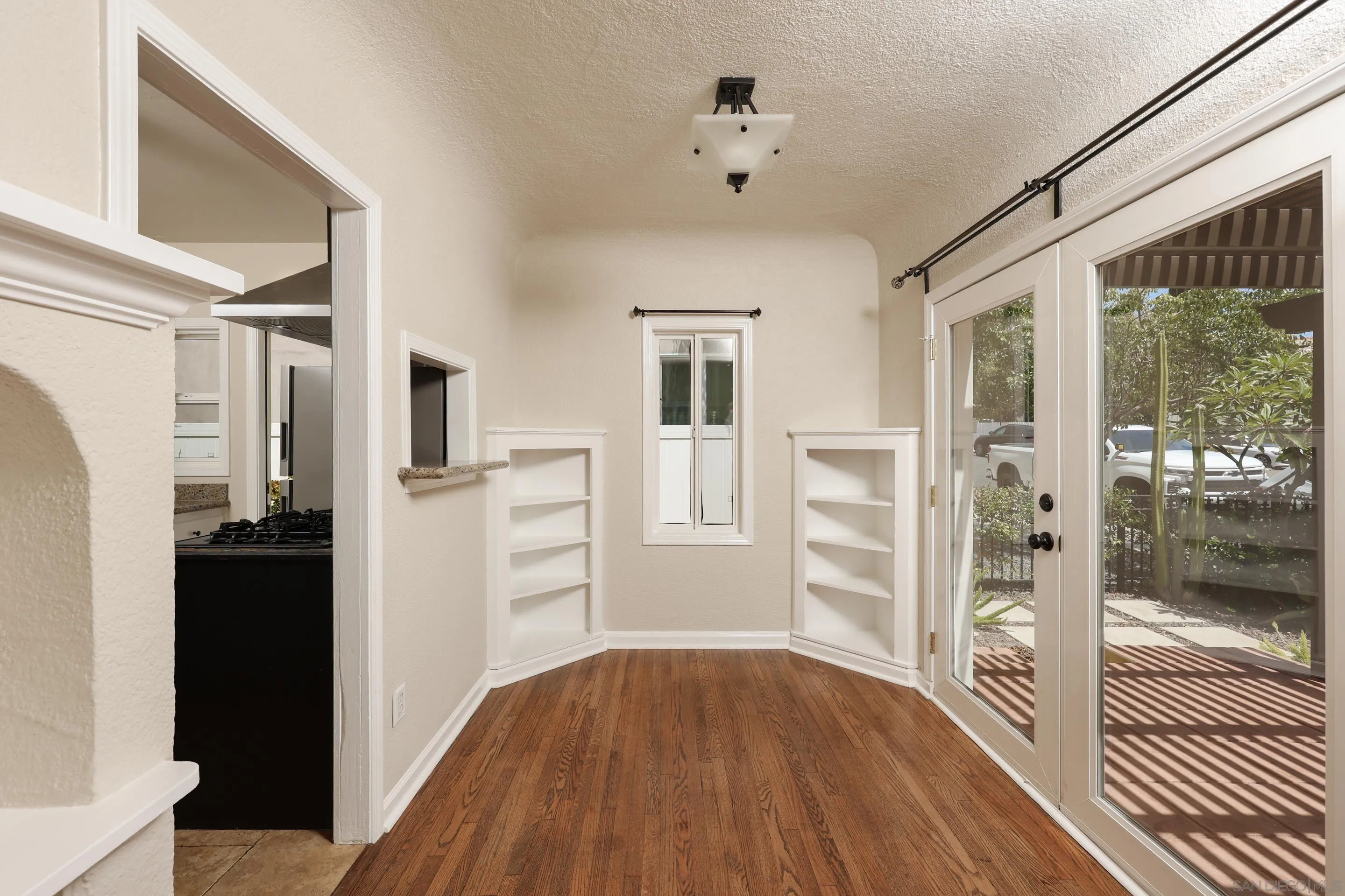https://cdn.realtyfeed.com/cdn/127/260017418/e2d8f99a517078a2406931dc17f9e1ab.webp