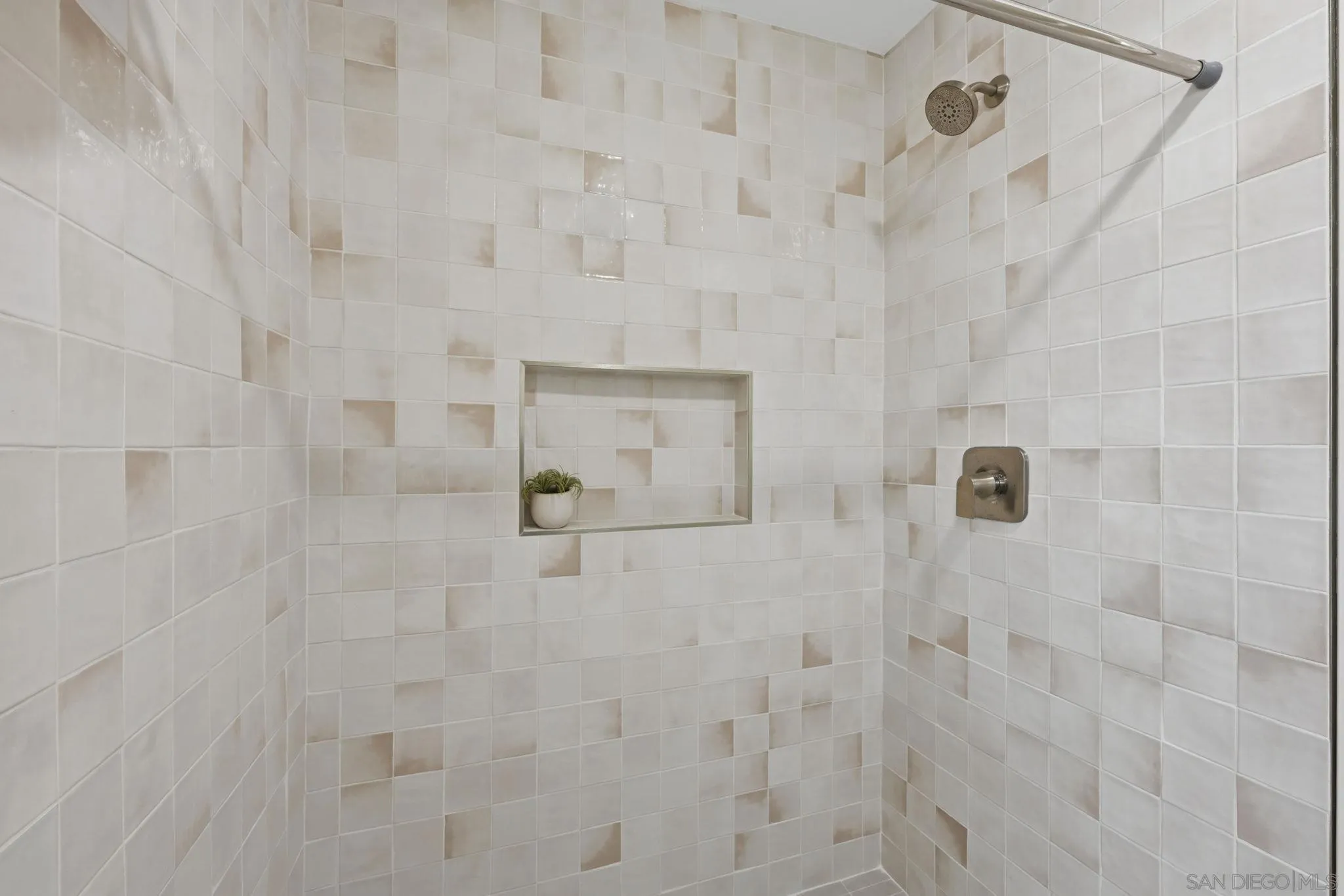 Photo #17: 260017425 Listing: Photo #17