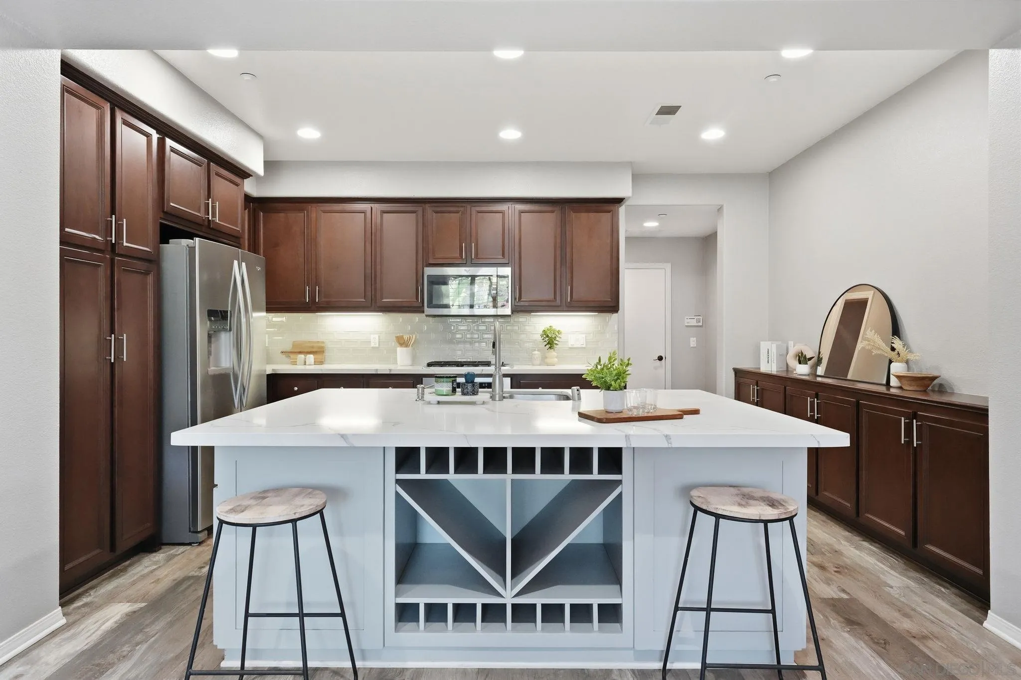 https://cdn.realtyfeed.com/cdn/127/260017440/09d4cf882786966c8eba49477594280d.webp