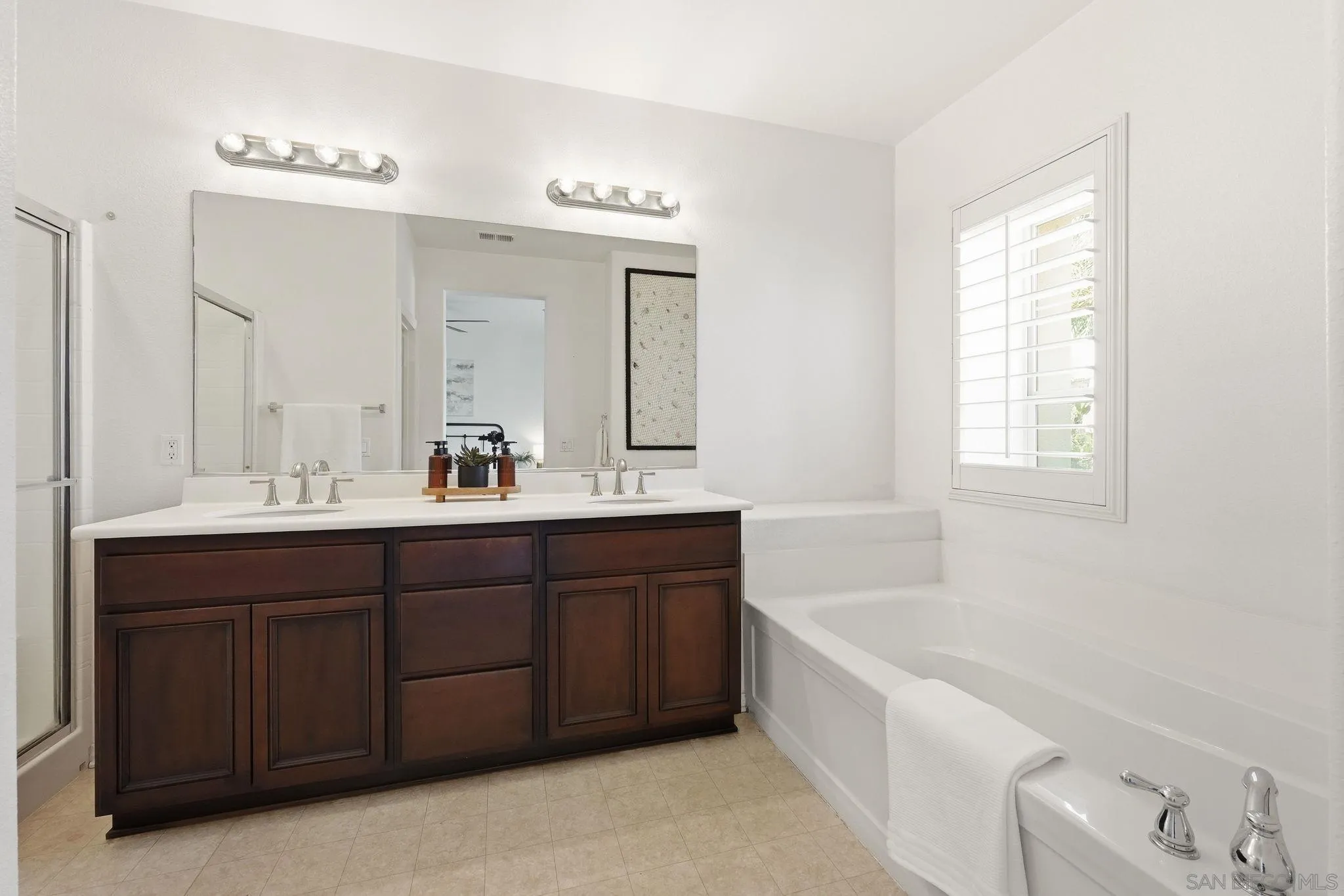 https://cdn.realtyfeed.com/cdn/127/260017440/0a0d296824674a843751a1d1a268ad5d.webp