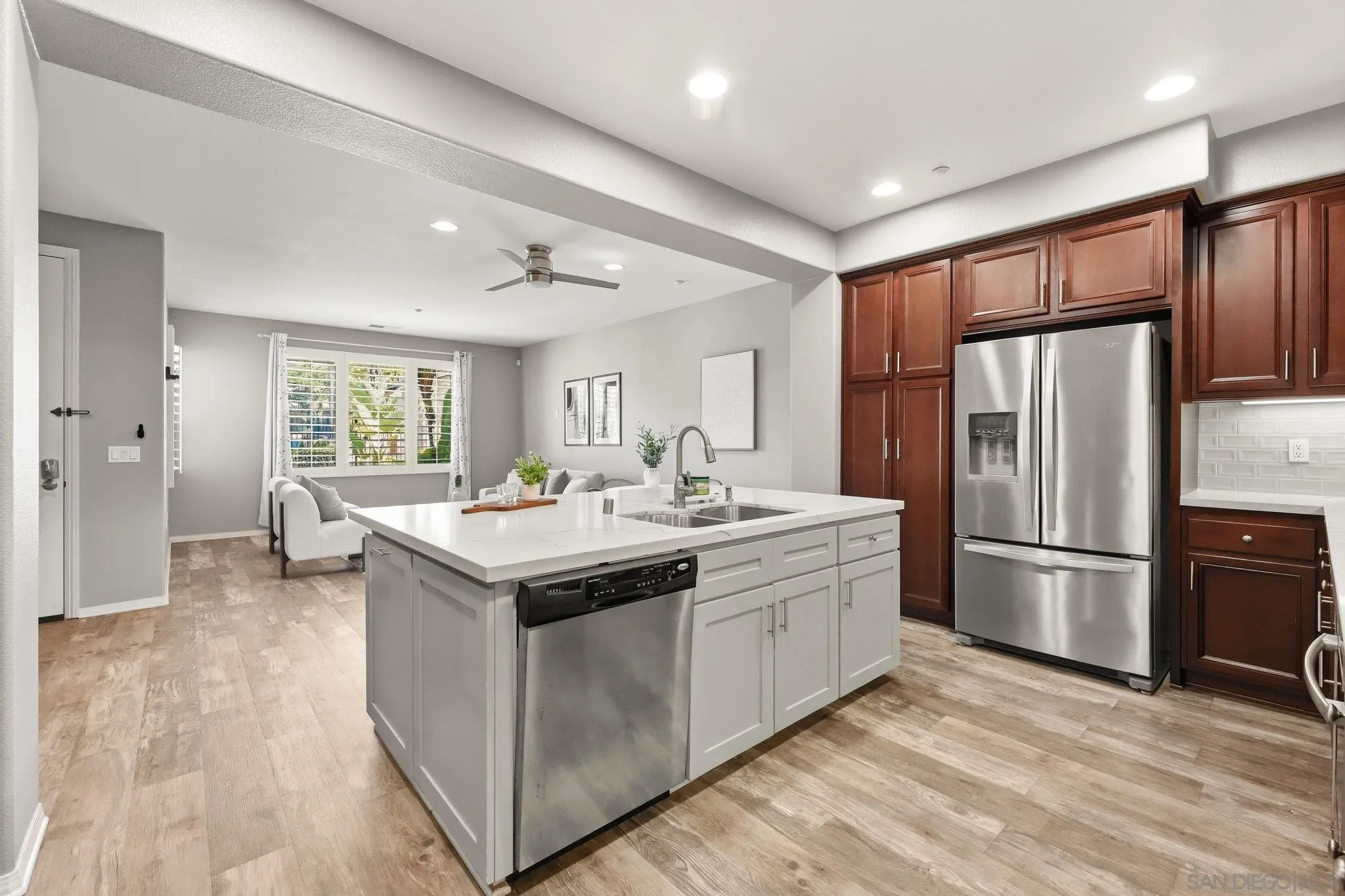 https://cdn.realtyfeed.com/cdn/127/260017440/2e5229ce110711938af2570245c0fcb6.webp