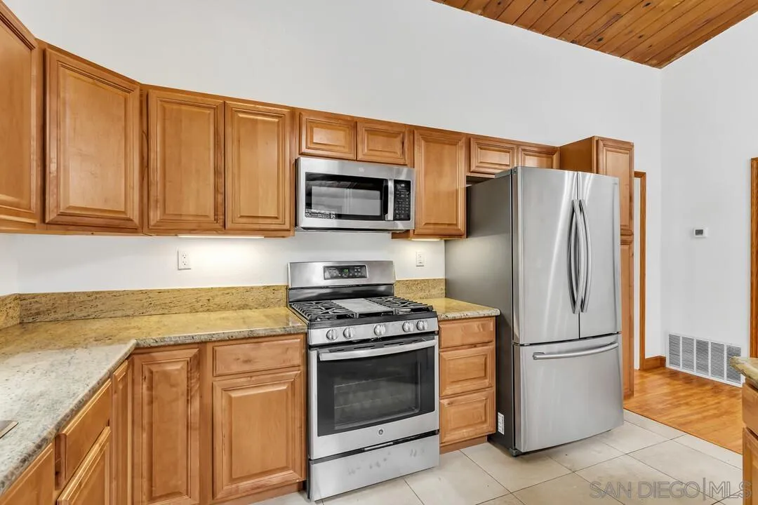 https://cdn.realtyfeed.com/cdn/127/260017441/8d6345021c1378812340adb737fe5c48.webp
