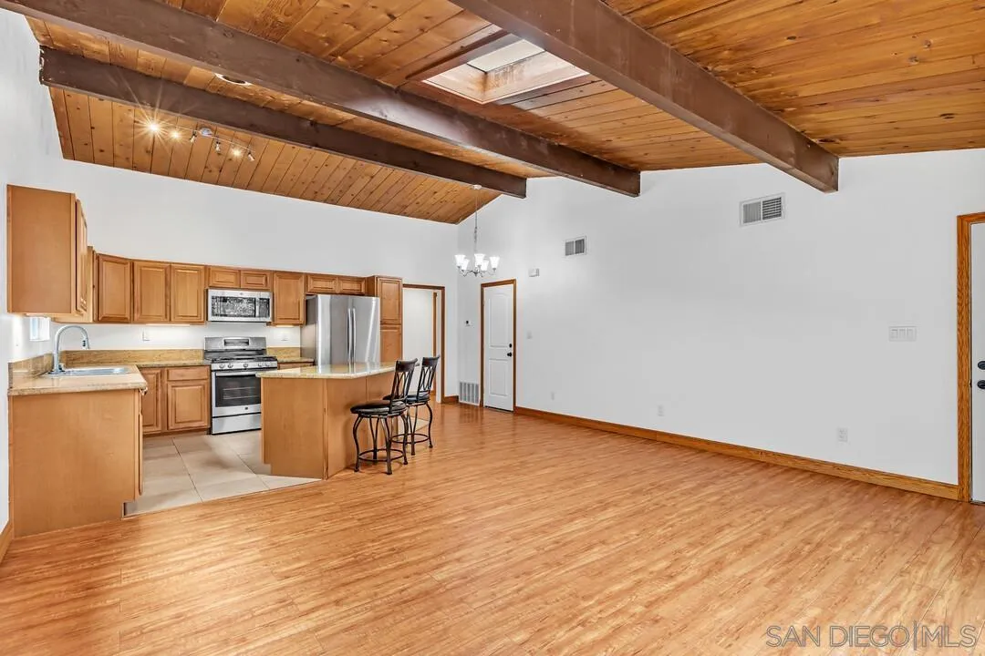https://cdn.realtyfeed.com/cdn/127/260017441/a89c304b5e17359d18ef1bc6910c2a6d.webp