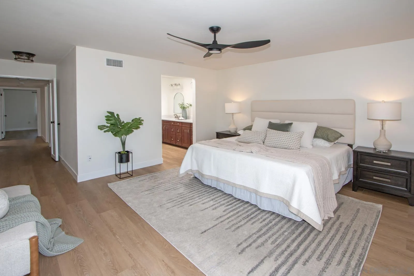 https://cdn.realtyfeed.com/cdn/127/260017442/99a3af8797916bc386974ecf6e8fb8ad.webp
