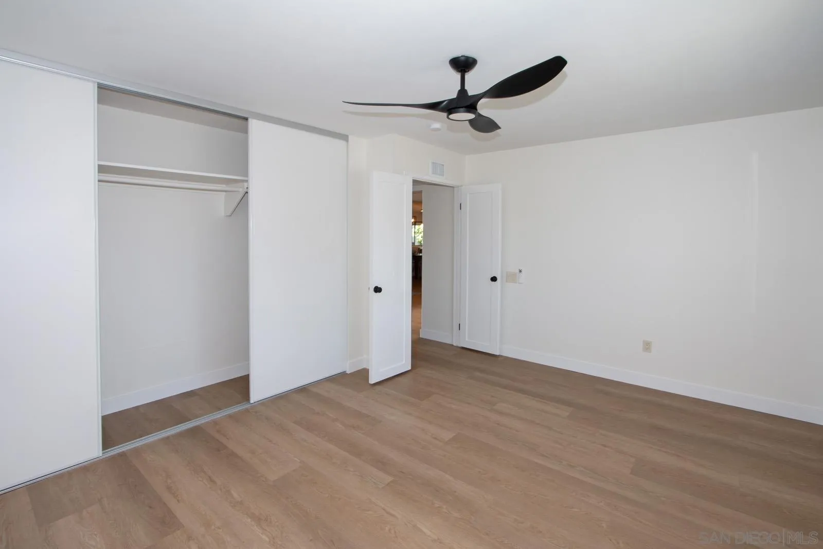 https://cdn.realtyfeed.com/cdn/127/260017442/a90b767edbe517d476f97b0b5255ad66.webp