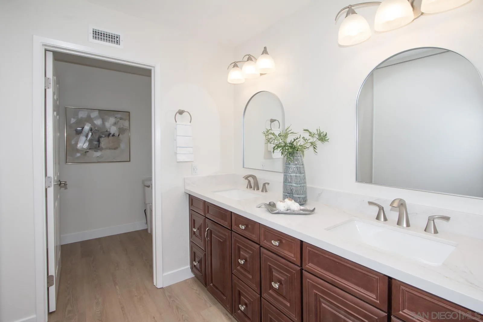 https://cdn.realtyfeed.com/cdn/127/260017442/cdb011cf94827e9363b5b7739f7fbb99.webp