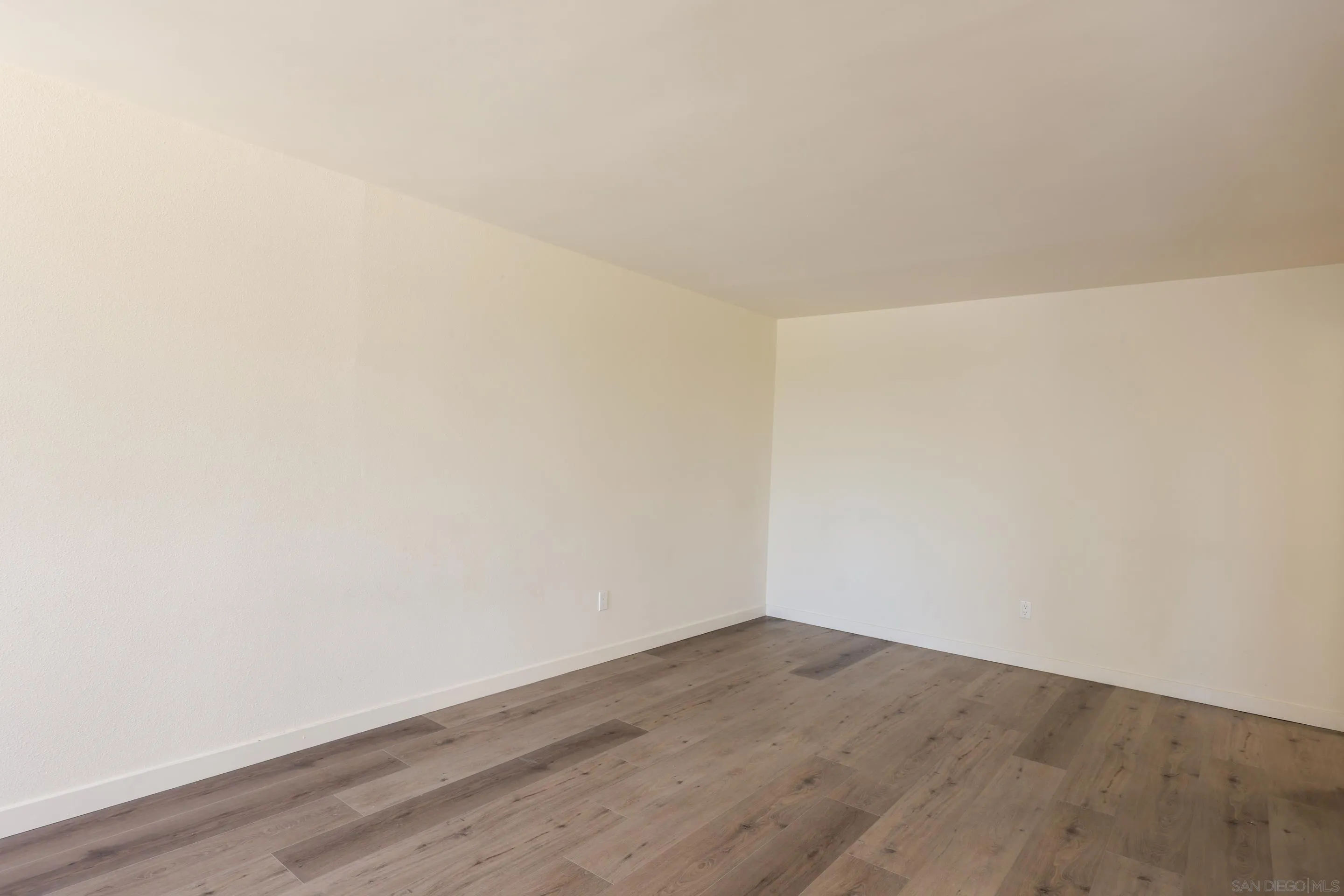 Photo #6: 260017451 Listing: Photo #6