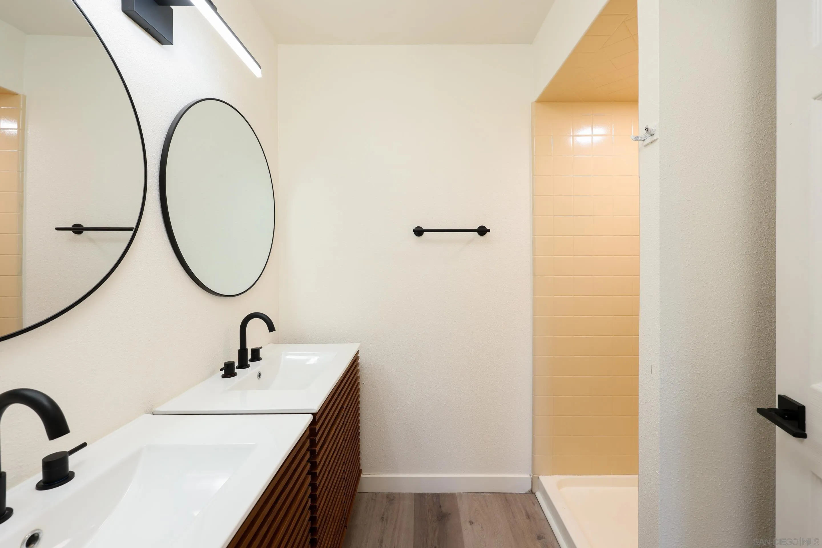 Photo #3: 260017451 Listing: Photo #3