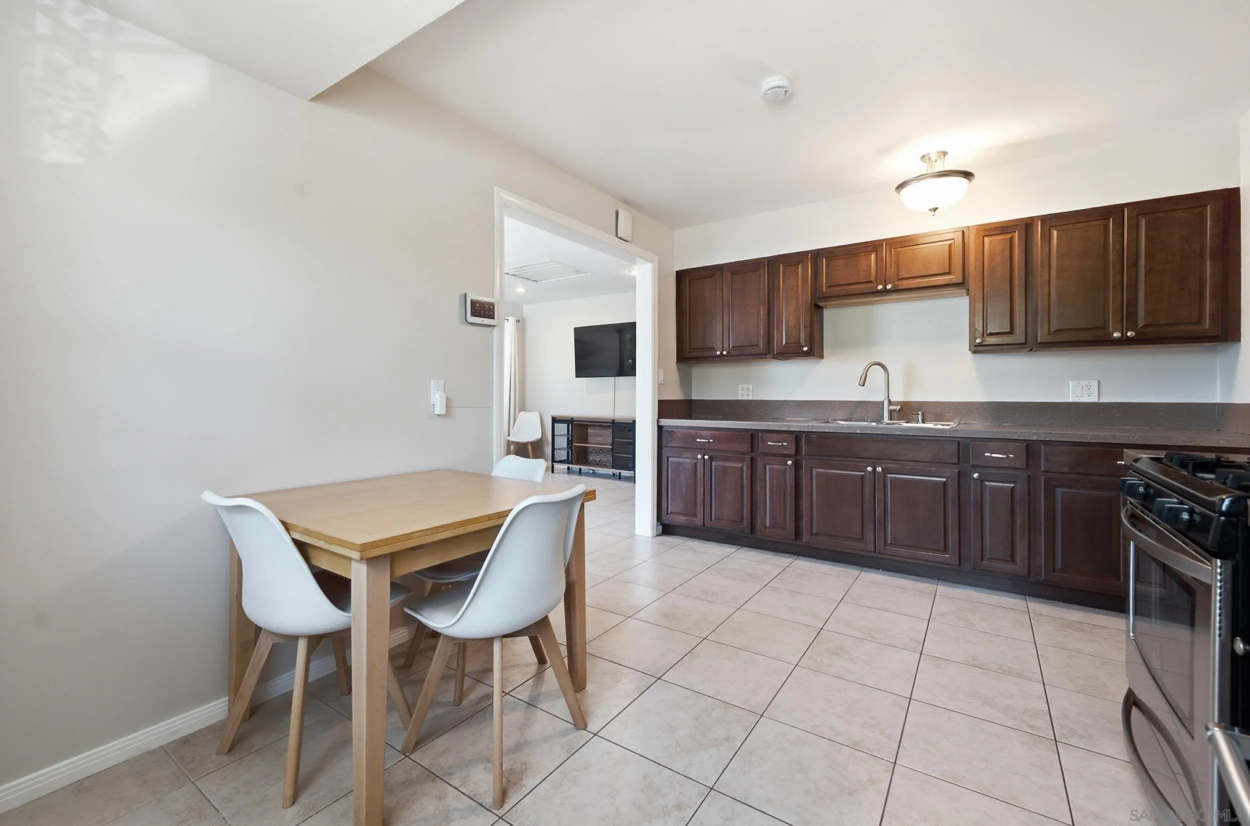 https://cdn.realtyfeed.com/cdn/127/260017462/b8e42b33c063544db754863d9ab70837.webp