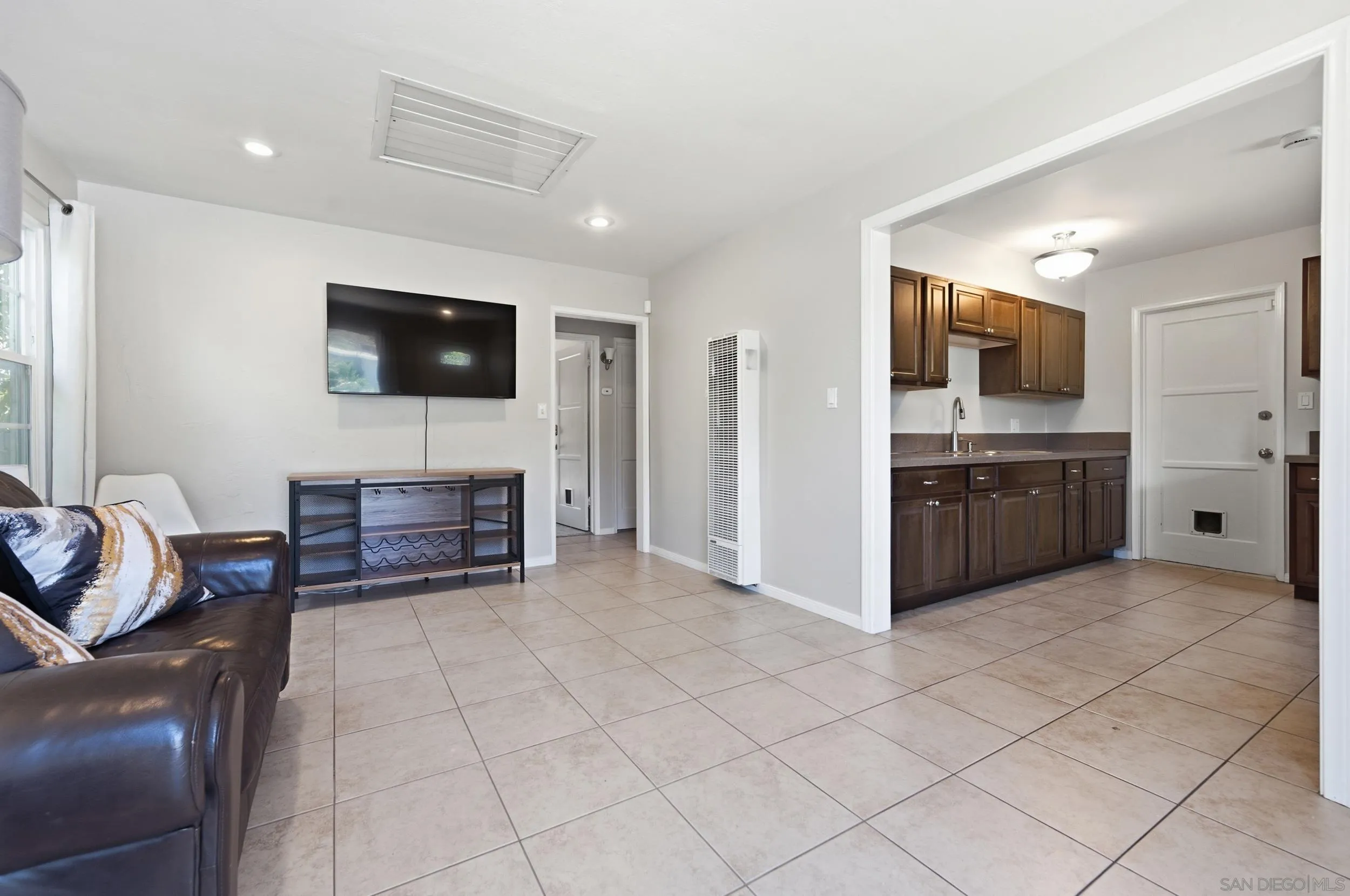 https://cdn.realtyfeed.com/cdn/127/260017462/ba286a86ad532df8d4c2699386ecfaea.webp