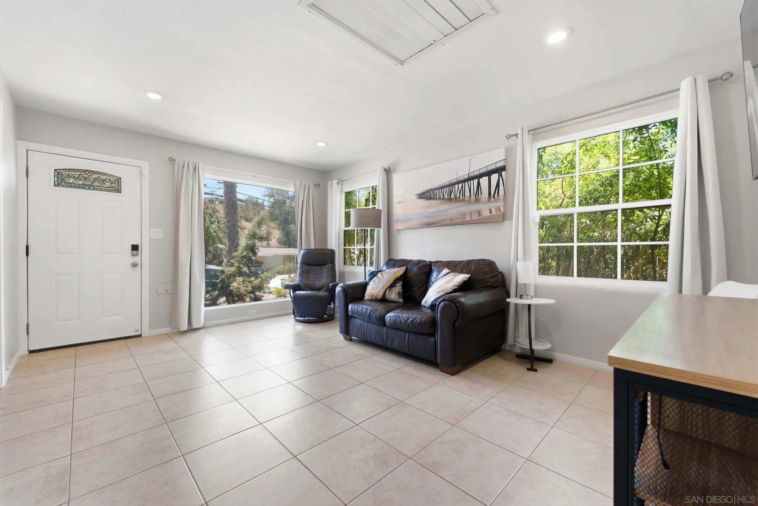 https://cdn.realtyfeed.com/cdn/127/260017462/ffebc79f2ef22c3db5df0d60af525e71.webp