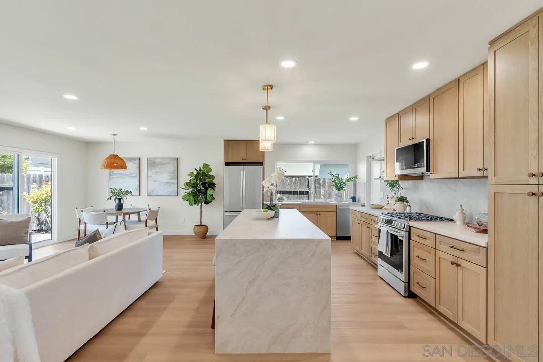 https://cdn.realtyfeed.com/cdn/127/260017463/17a04c5f23b2b069cbf8e842851c0e80.webp