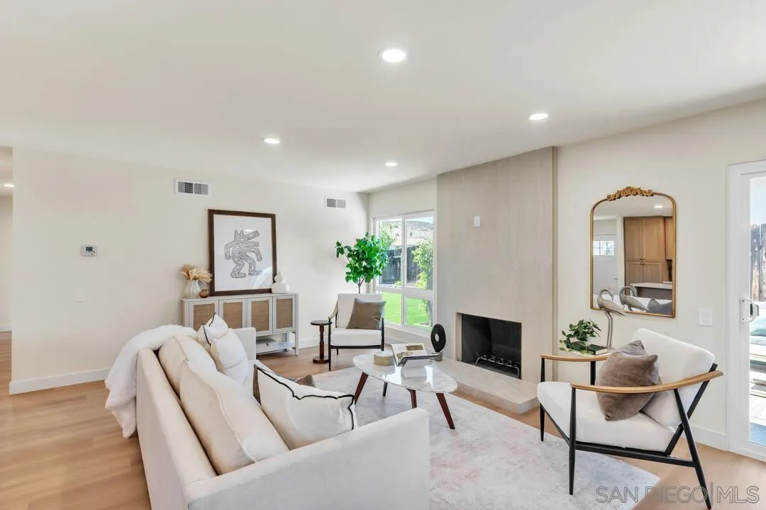 https://cdn.realtyfeed.com/cdn/127/260017463/23764f2af2adc5e4728bba9e1a0291a9.webp