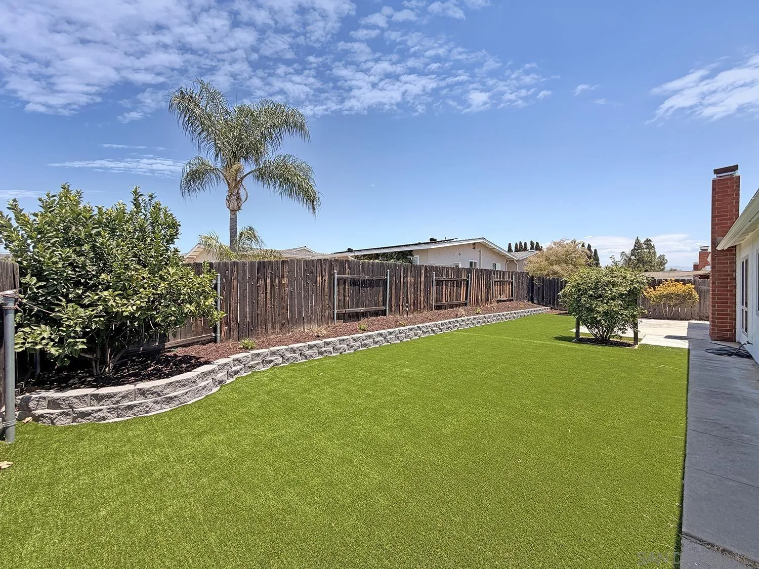 https://cdn.realtyfeed.com/cdn/127/260017463/2b45f7af33268ddc2e8c9837bf636c5d.webp