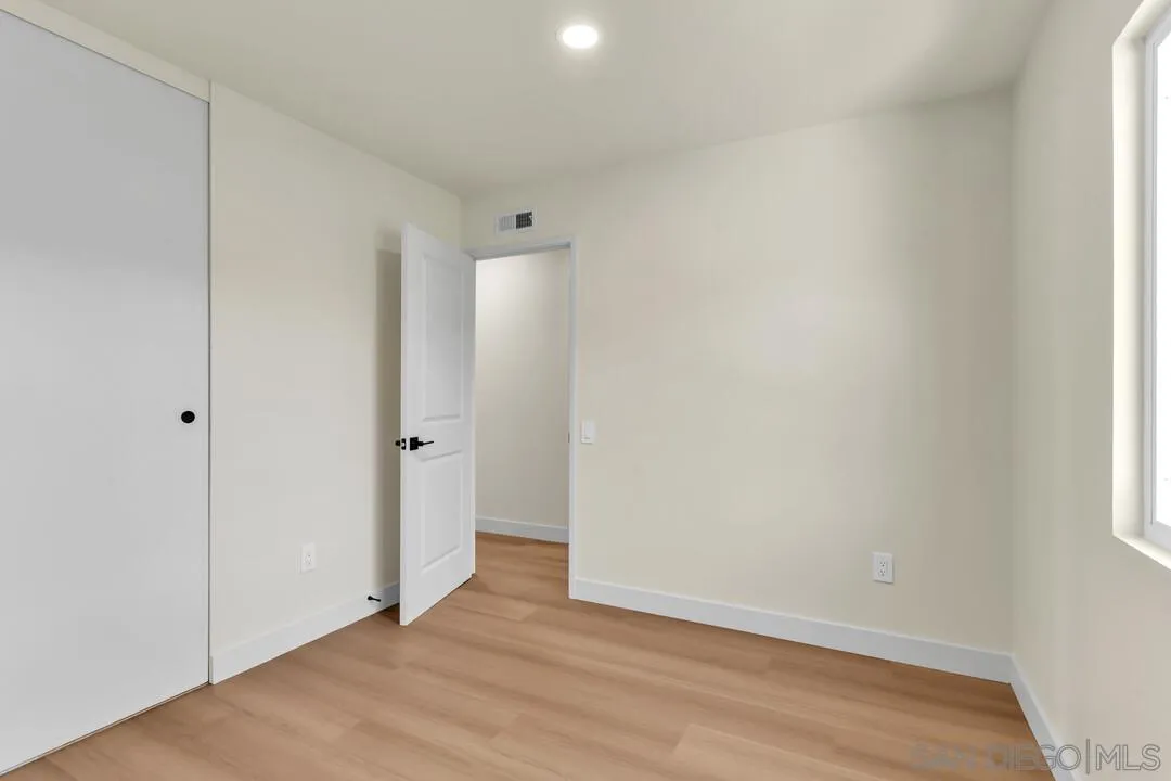 https://cdn.realtyfeed.com/cdn/127/260017463/6a70618075461737199d4bb93efba8a5.webp