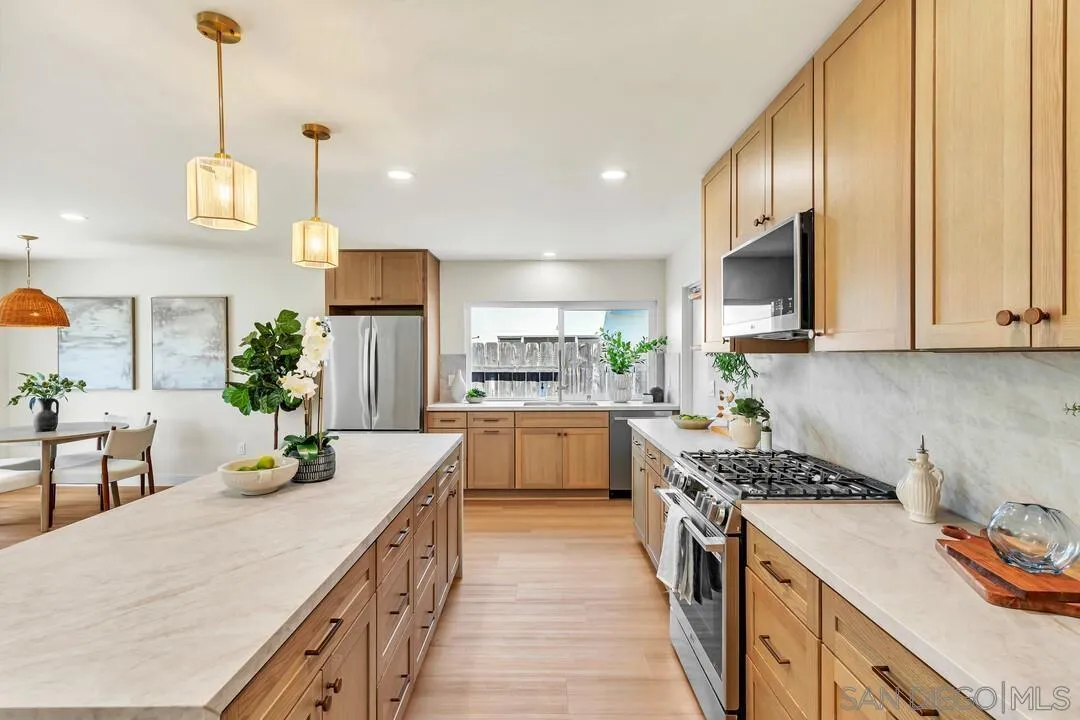 https://cdn.realtyfeed.com/cdn/127/260017463/781b0f936ab48288be552b3fc08f97d9.webp