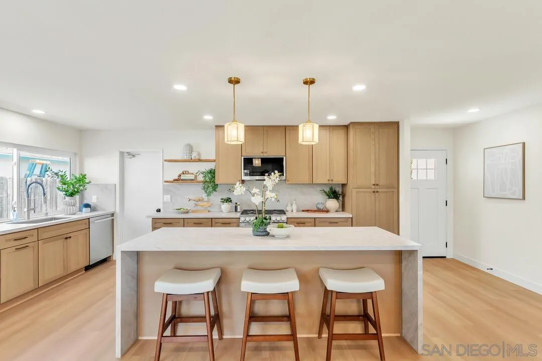 https://cdn.realtyfeed.com/cdn/127/260017463/80bd45d1751a81bc5a8c2b768346618f.webp