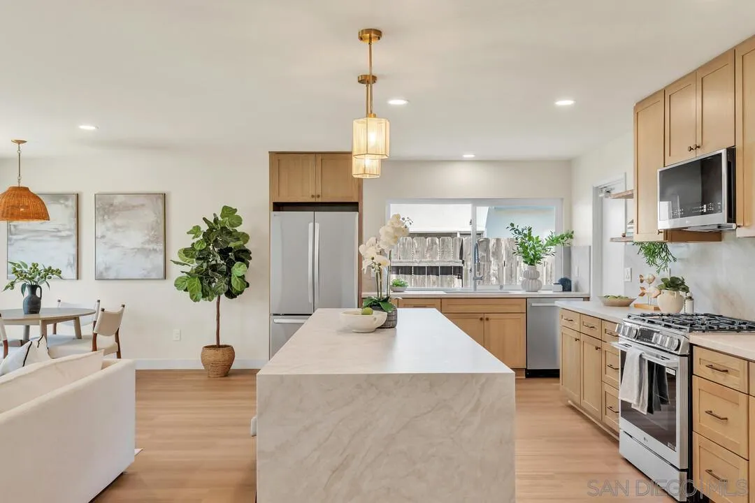https://cdn.realtyfeed.com/cdn/127/260017463/88f2aa872309780b3aea5661cfc56532.webp