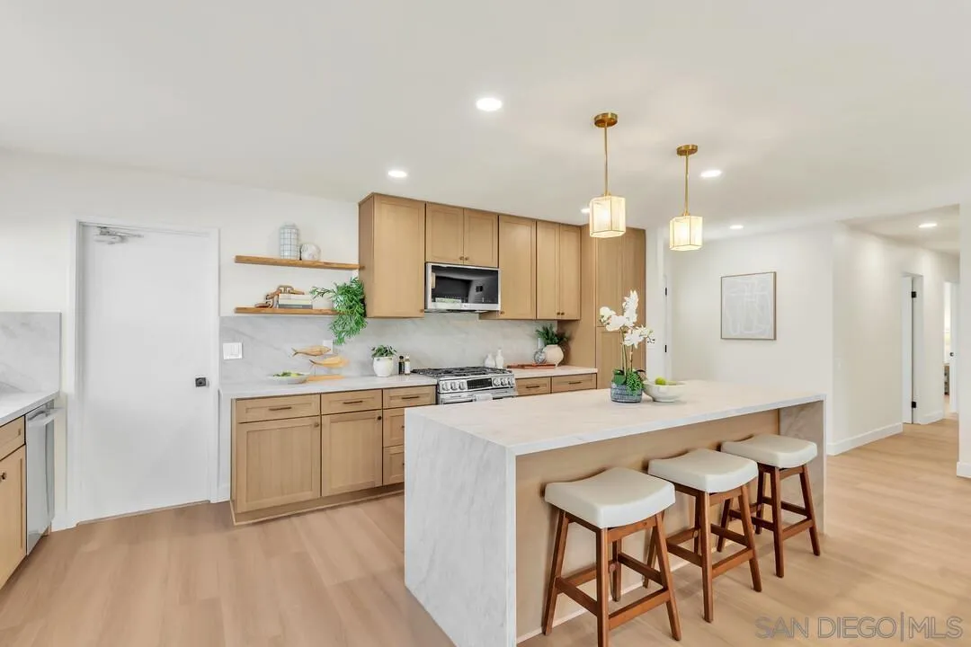 https://cdn.realtyfeed.com/cdn/127/260017463/909bf3f98d7dbdd3cbc3efb2ca2064fc.webp