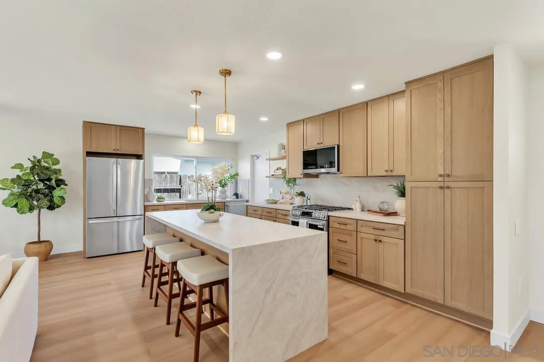 https://cdn.realtyfeed.com/cdn/127/260017463/f095fbb4449bc5cc2d4717b84dd67816.webp
