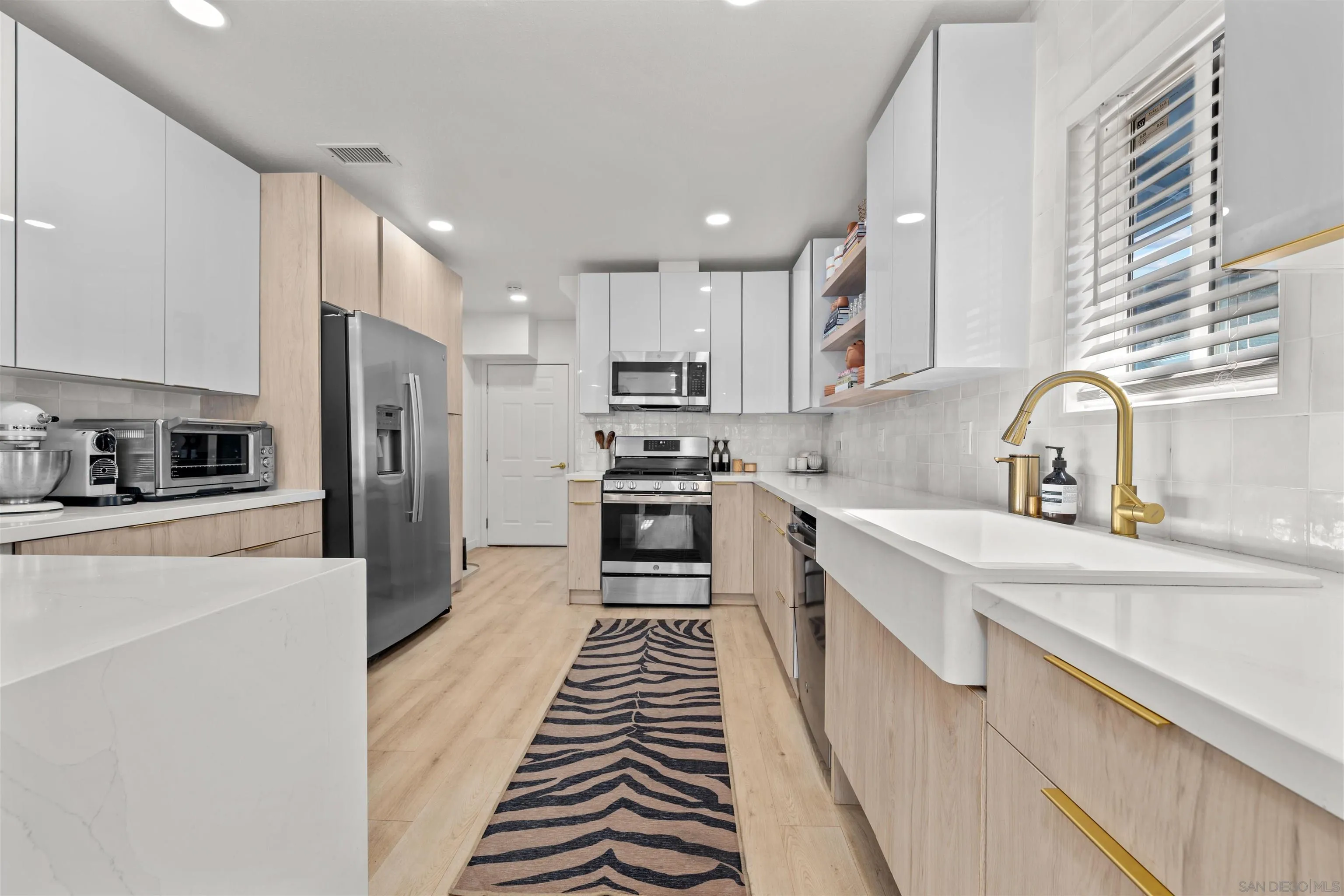 https://cdn.realtyfeed.com/cdn/127/260017480/0f121767dbd815c33babbca350072c82.webp