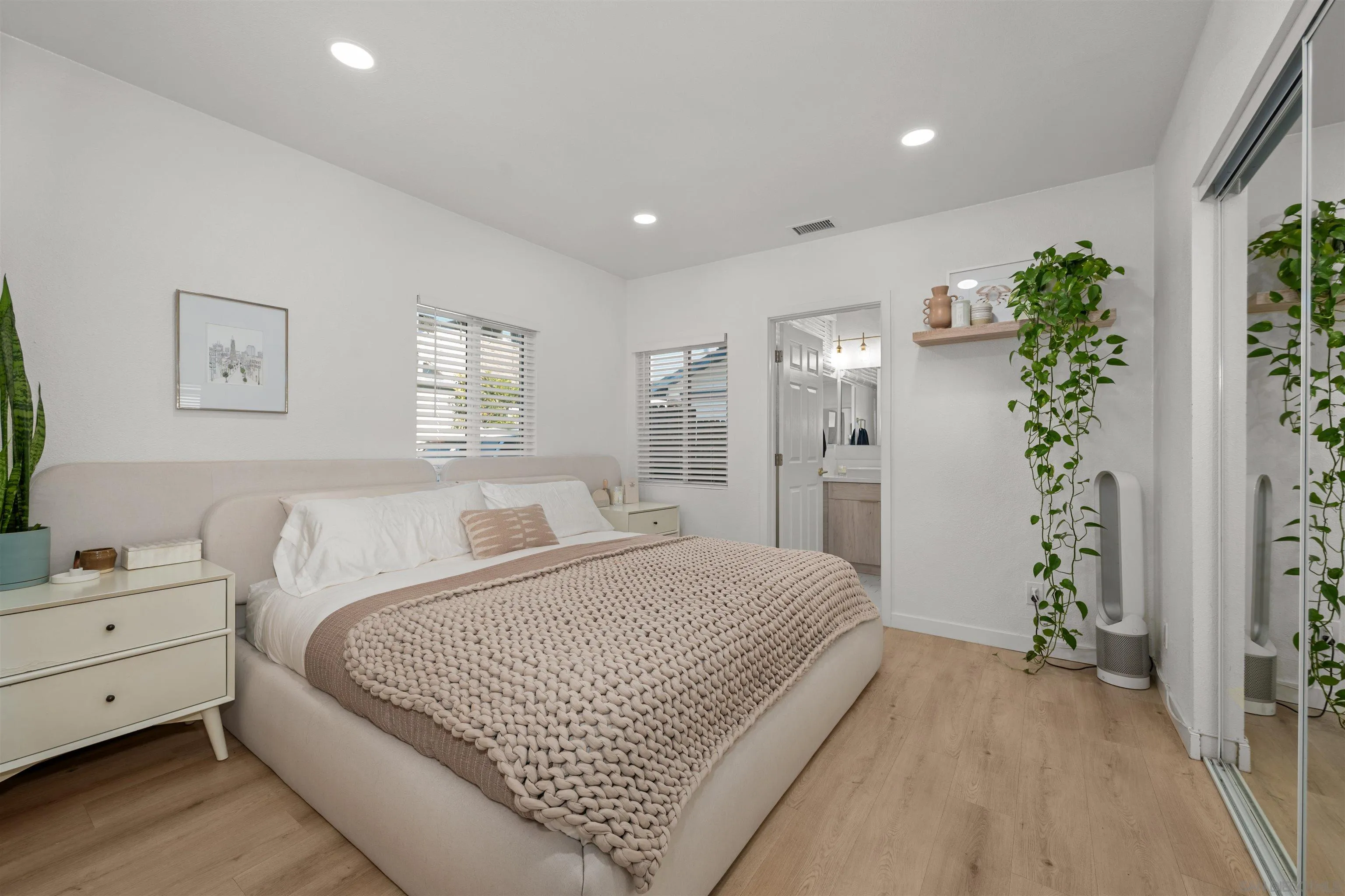 https://cdn.realtyfeed.com/cdn/127/260017480/5011dede33cb1ae4ea435b3713754c64.webp