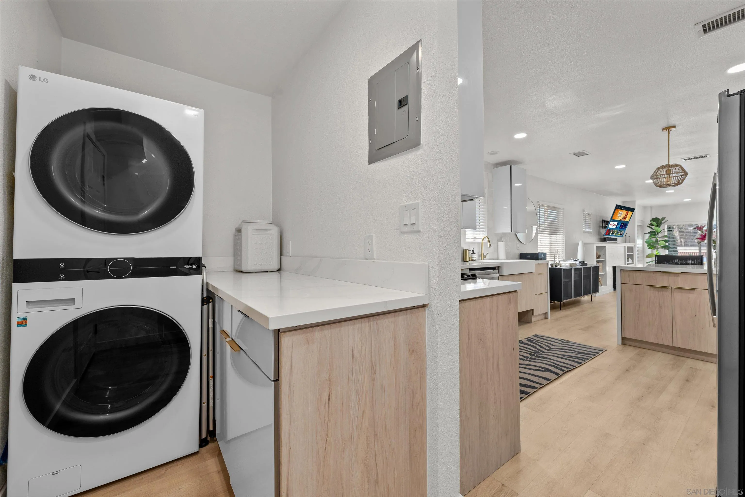 https://cdn.realtyfeed.com/cdn/127/260017480/6adc1b28972b63a774db9824b748f467.webp