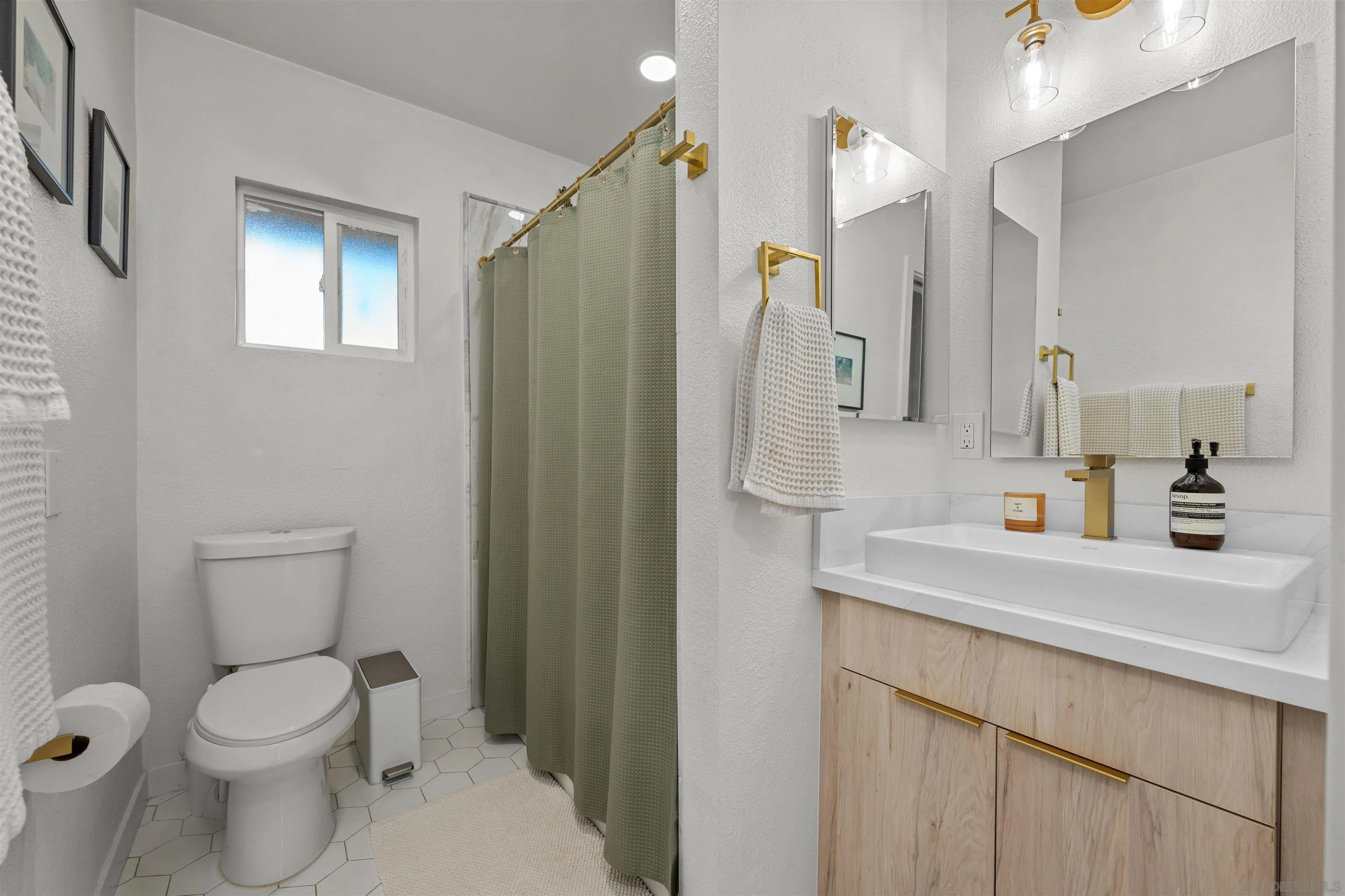 https://cdn.realtyfeed.com/cdn/127/260017480/f6e366430a1662aa18b9df587b899dfc.webp