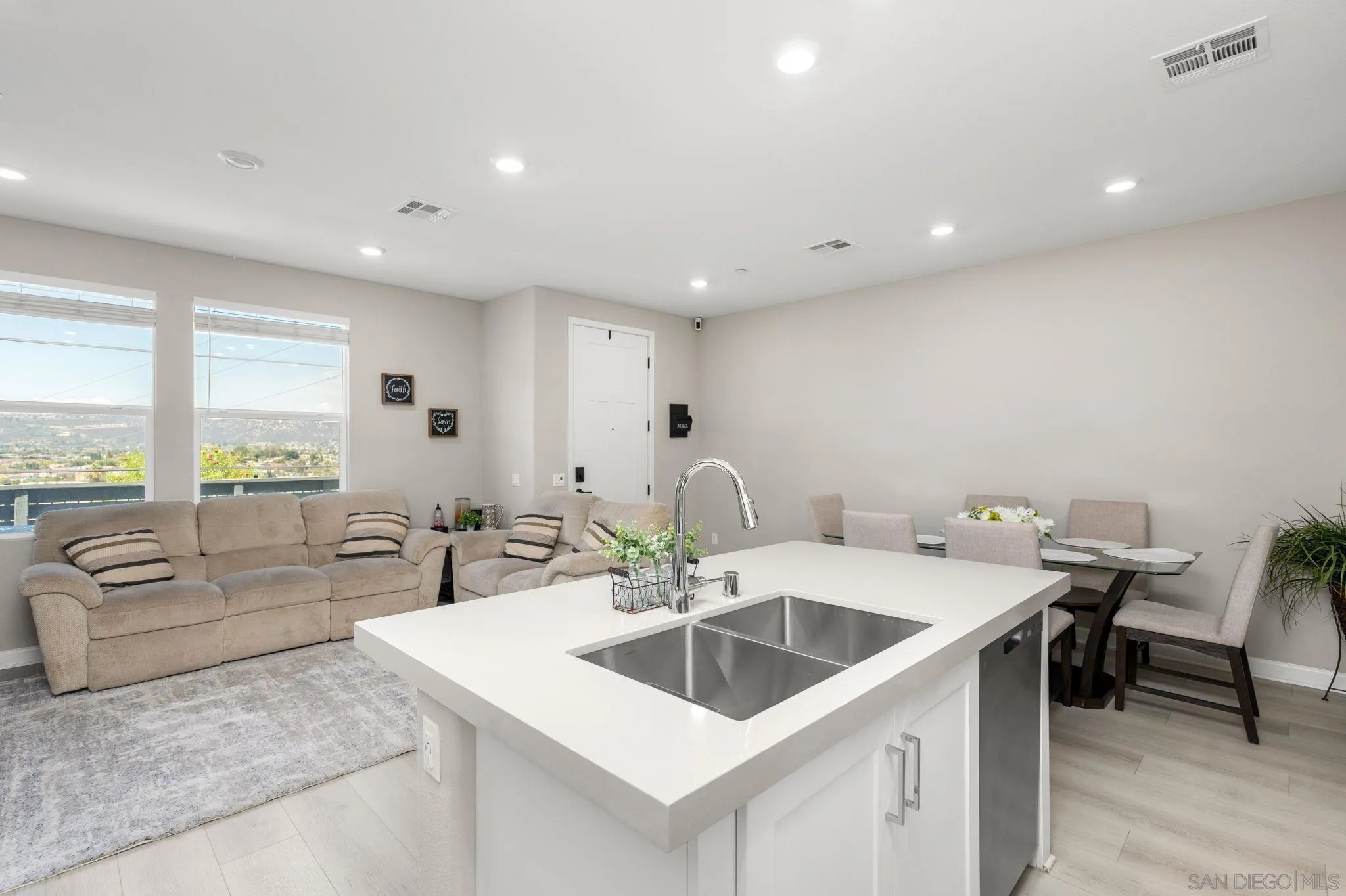 Photo #6: 260017486 Listing: Photo #6