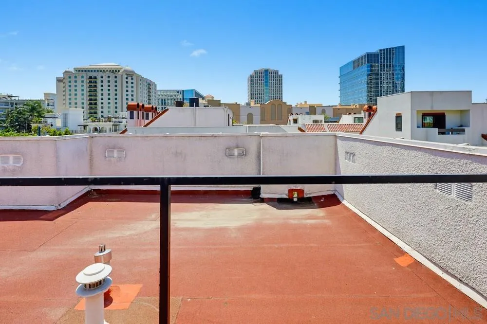 https://cdn.realtyfeed.com/cdn/127/260017496/fc1332c86fdb7552588261f53c0959a9.webp