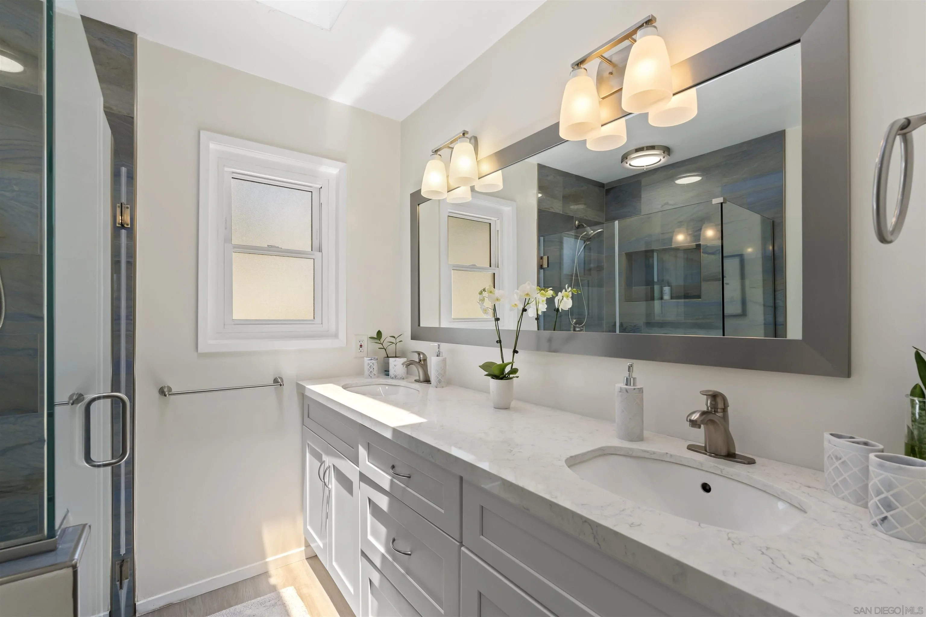 https://cdn.realtyfeed.com/cdn/127/260017499/eaee27426cb22826bedab1261bb0f9b1.webp