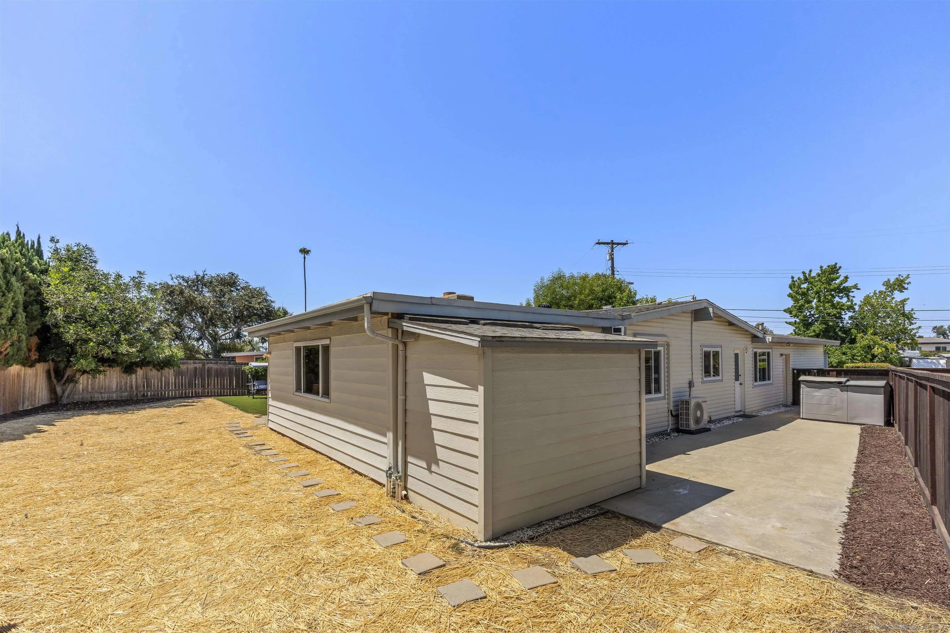 https://cdn.realtyfeed.com/cdn/127/260017499/f269f376065bab9fd817ca78ed2bd98e.webp