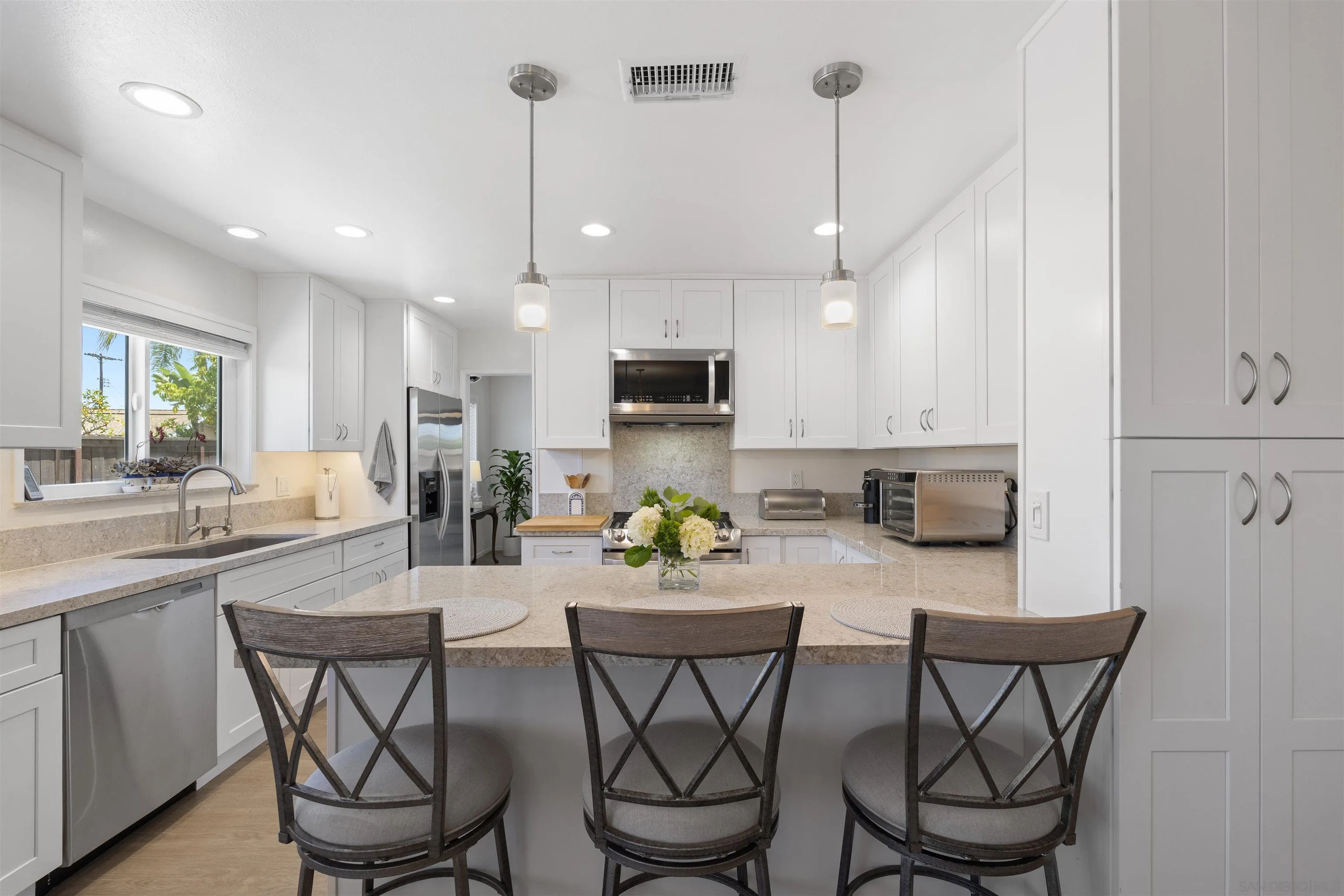 https://cdn.realtyfeed.com/cdn/127/260017499/f6c38122397766f9a0b1d4f30a246c8e.webp