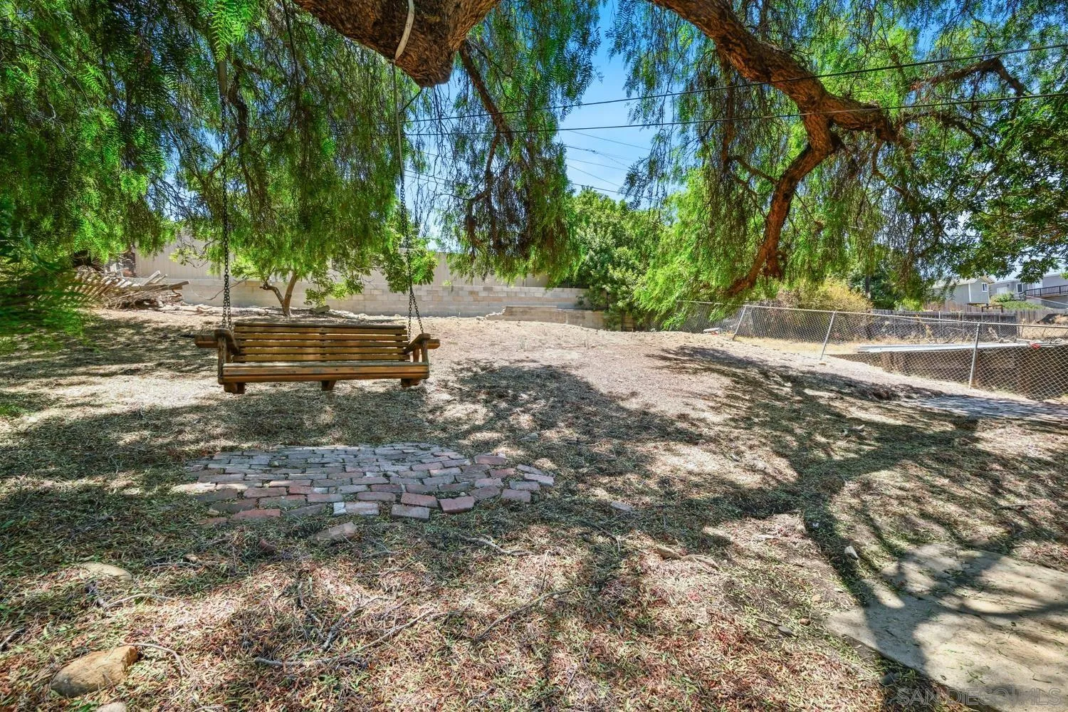 https://cdn.realtyfeed.com/cdn/127/260017503/0d2cb048cd3947a064e963b4d8103fa6.webp