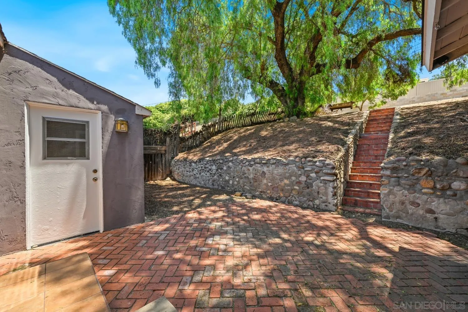 https://cdn.realtyfeed.com/cdn/127/260017503/1f88ca817a86d35ab237375a71e03474.webp
