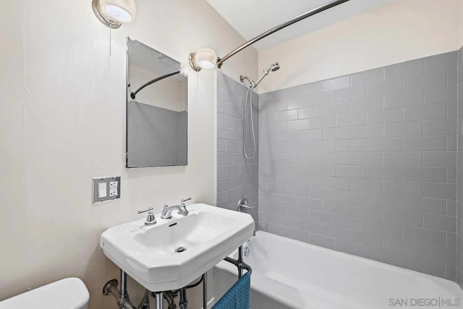 https://cdn.realtyfeed.com/cdn/127/260017503/6c80c5dca6927aec79d8f9760c2c2e0f.webp